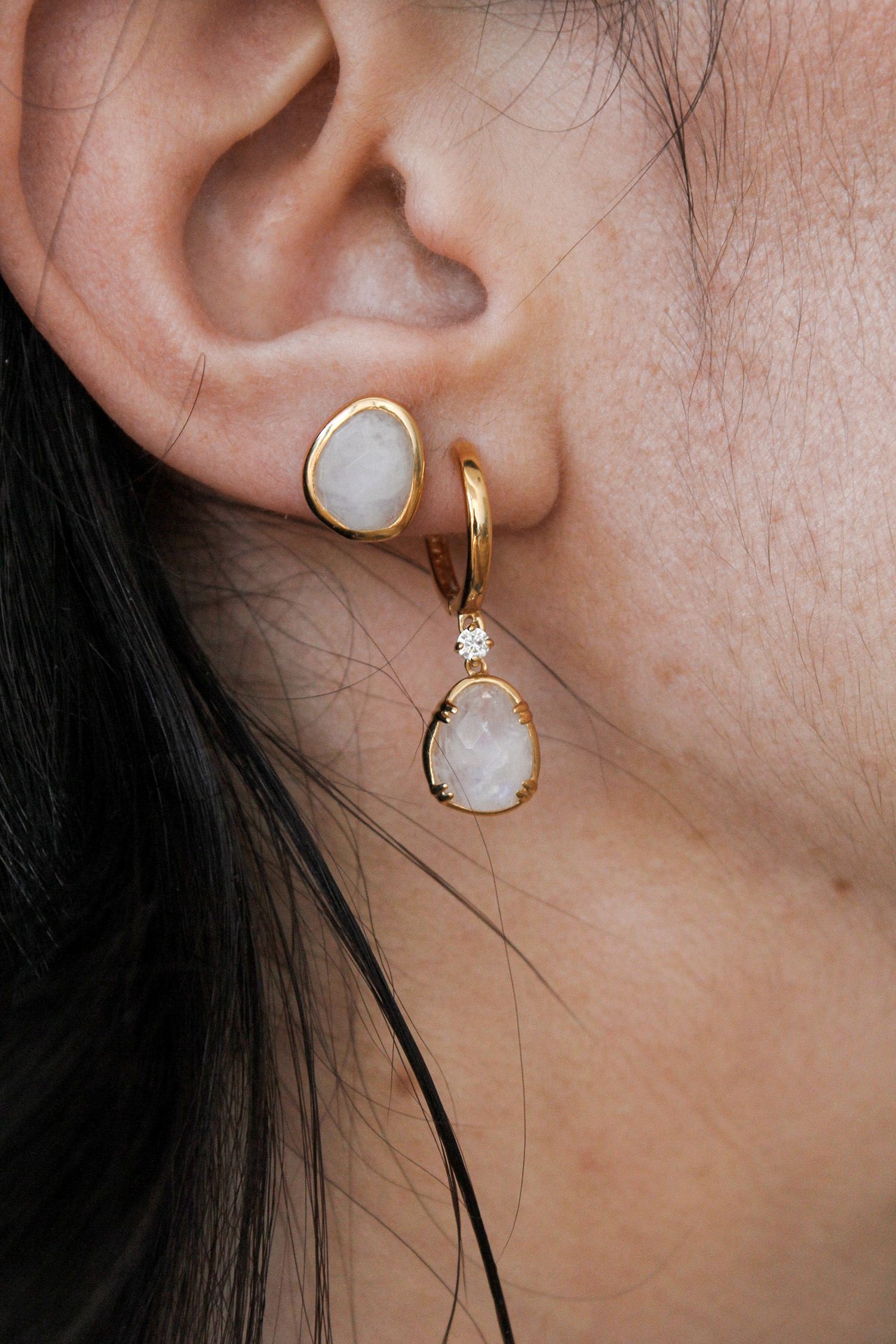Linjer moonstone earrings