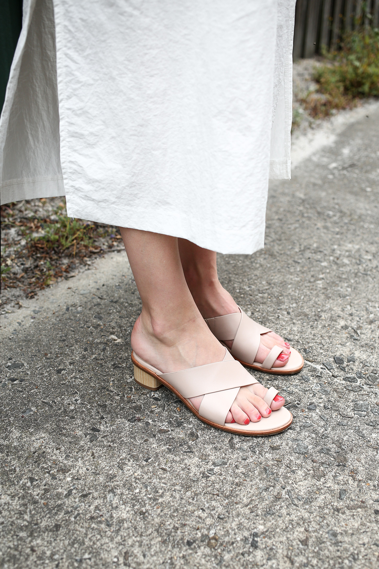 Minimal Outfit wearing white dress and nude mules