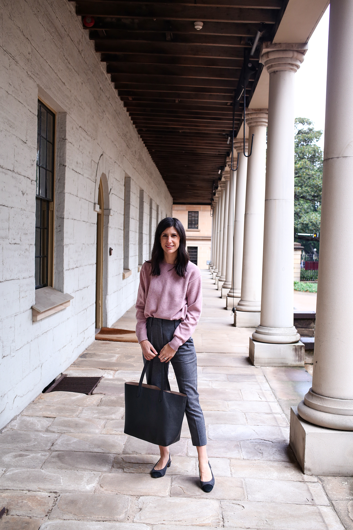 Gray pants with off white blouse | Work outfits women, Professional outfits,  Stylish fall outfits