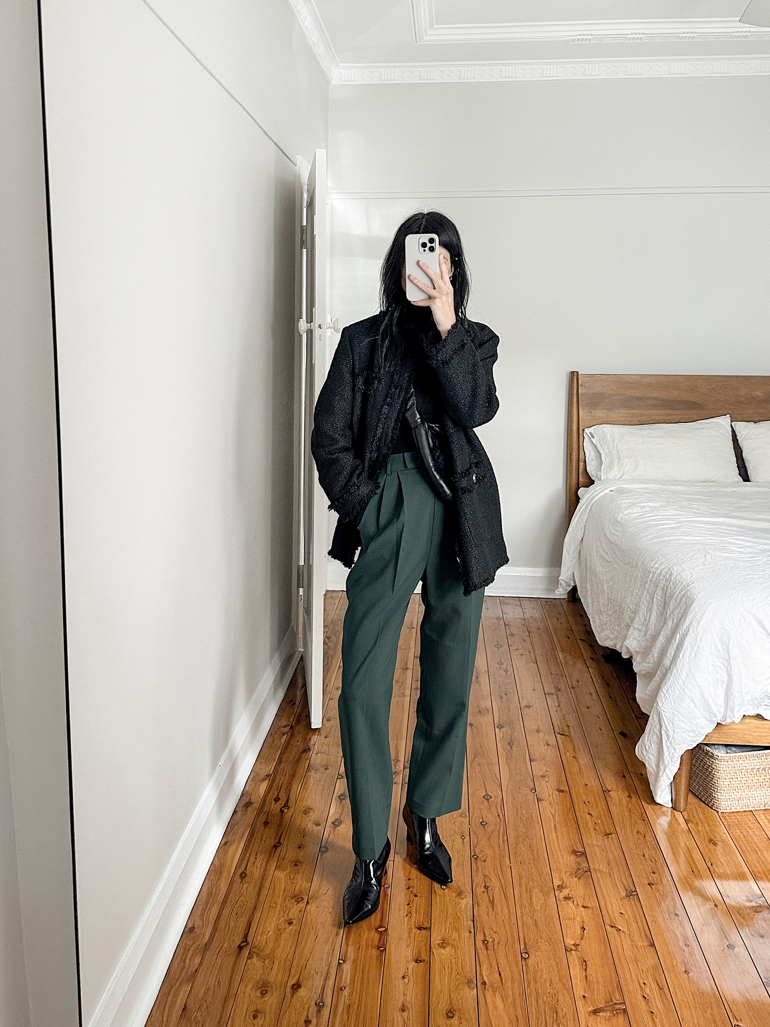 Winter workwear office outfit idea Frankie Shop bea trousers with Lemaire Croissant bag