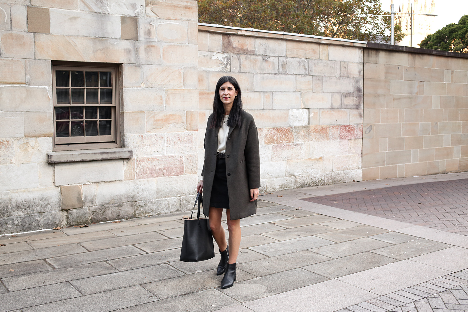 Jamie Lee Mademoiselle wearing an Autumn Minimal Style Outfit of a cashmere sweater with mini skirt and boots