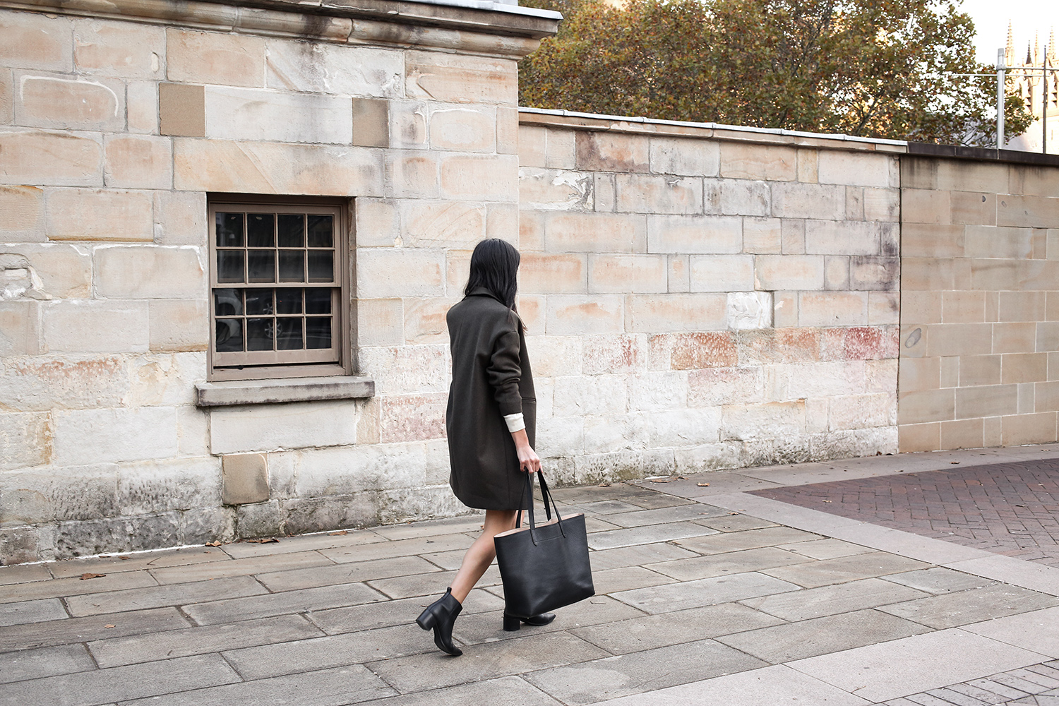 Jamie Lee Mademoiselle wearing an Autumn Minimal Style Outfit of a cashmere sweater with mini skirt and boots