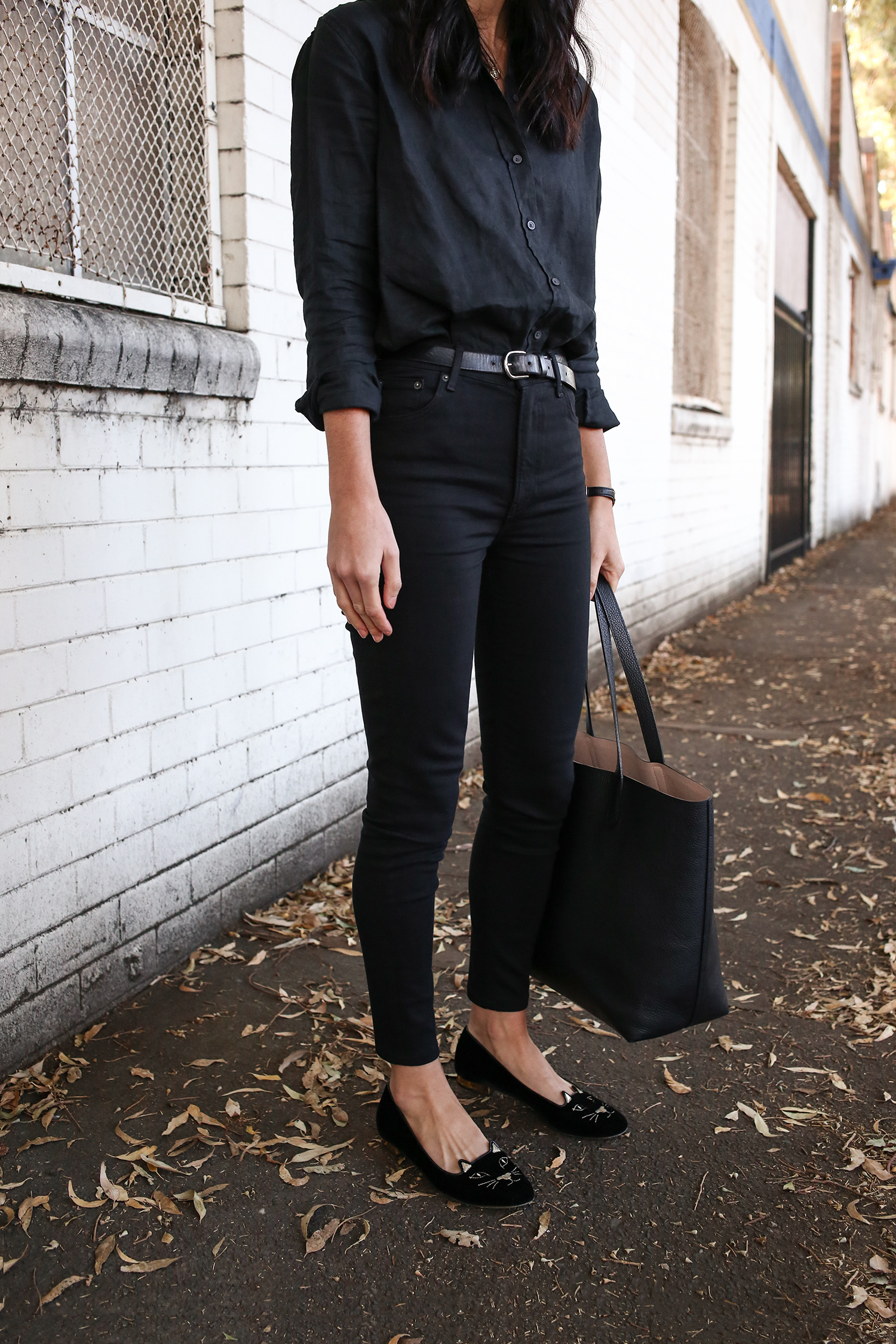 Outfit wearing Everlane linen shirt and Reformation skinny jeans