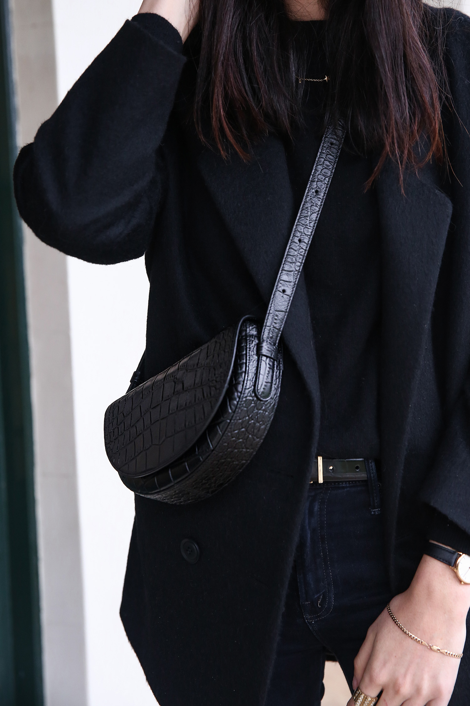 All black minimal outfit scandi style