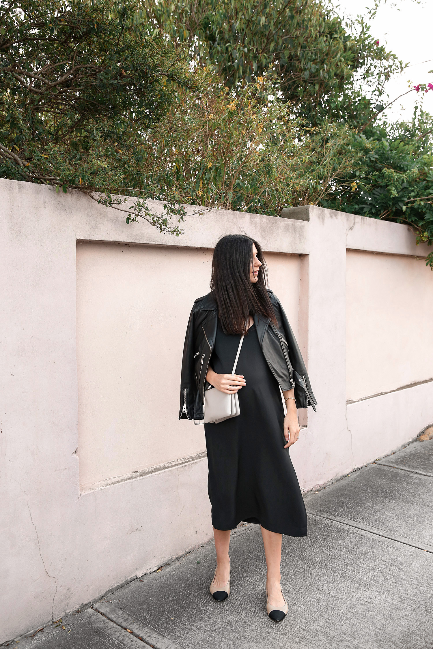 Jamie Lee of Mademoiselle wearing a minimal all black outfit