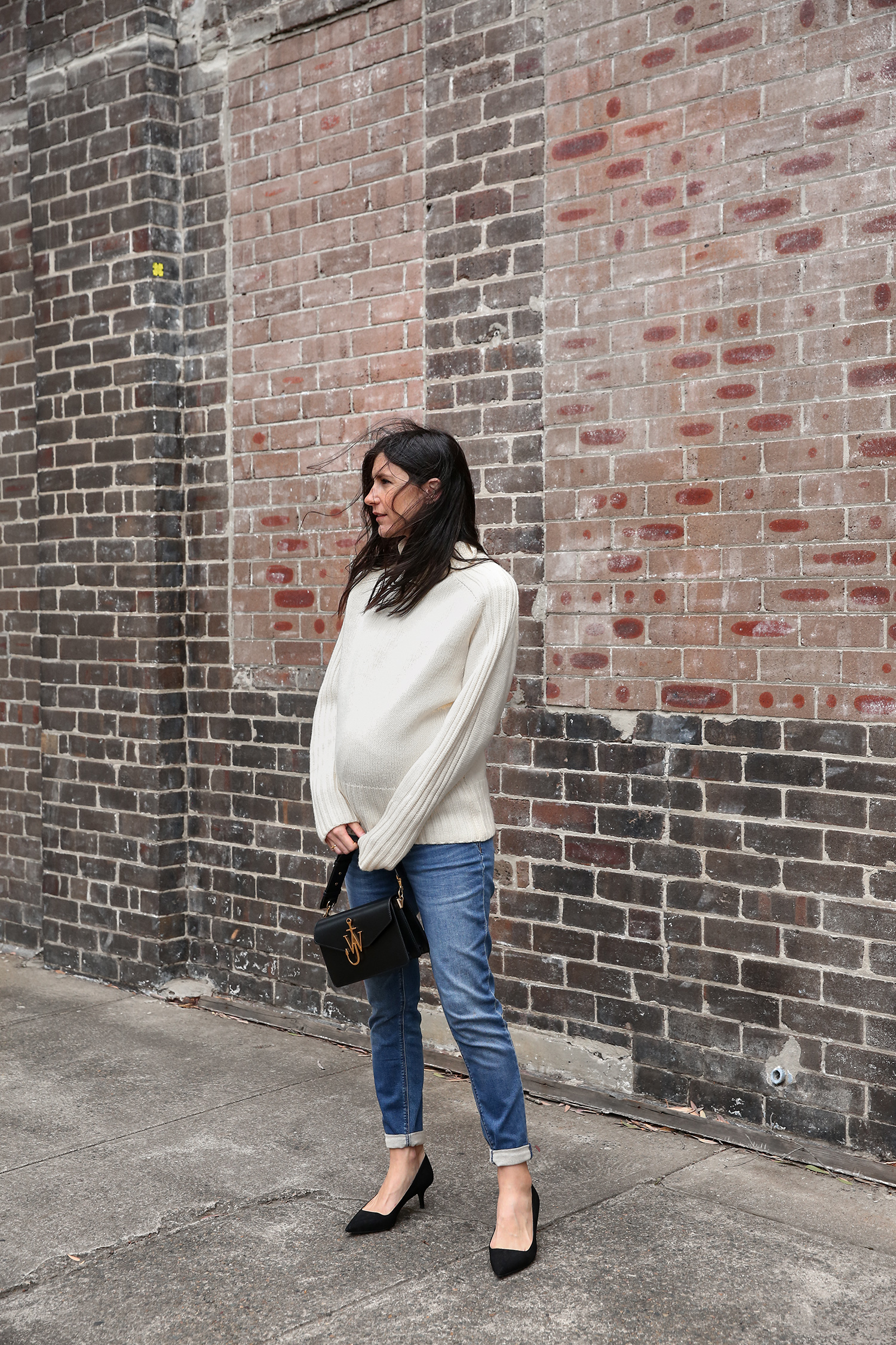 Pregnancy Style wearing oversized coat and boyfriend jeans