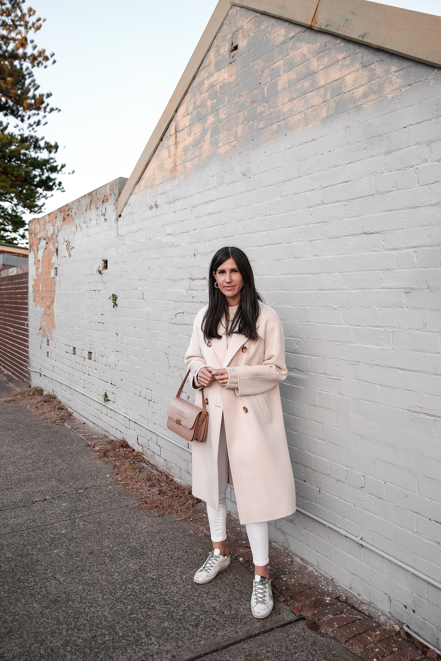 Minimal Outfit in nude neutrals tones