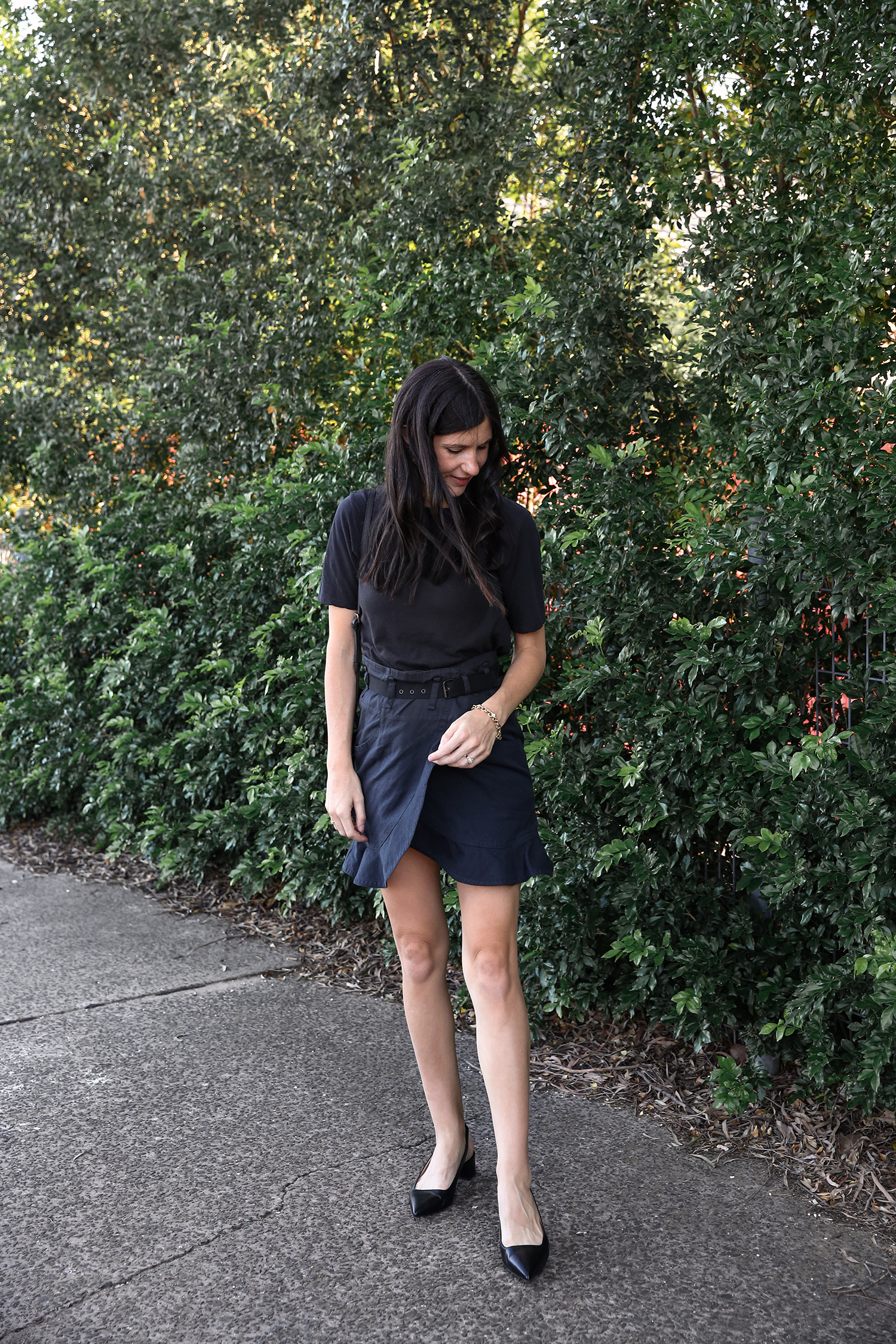 Autumn Outfit #1: Black tee + Navy ruffle skirt - Mademoiselle | Style Blog