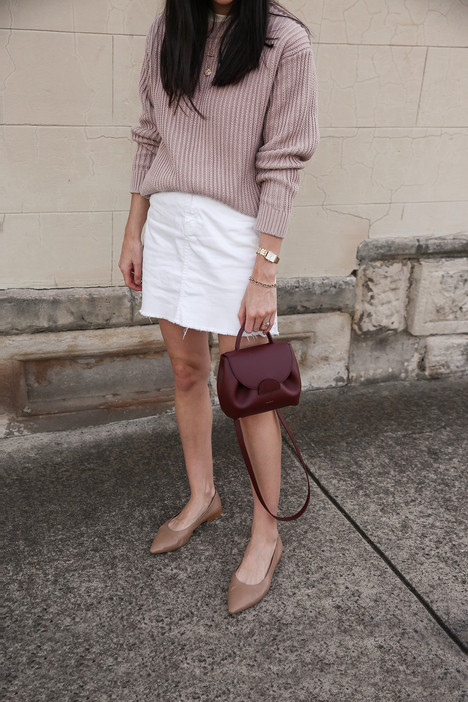 Minimal outfit neutral tones