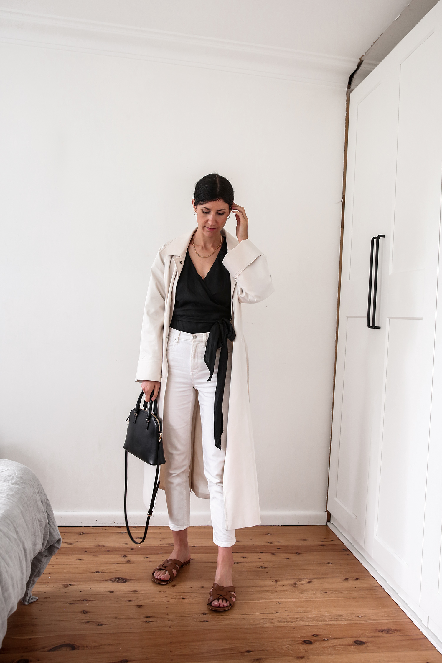 Scandi style minimal outfit Everlane cheeky straight jeans