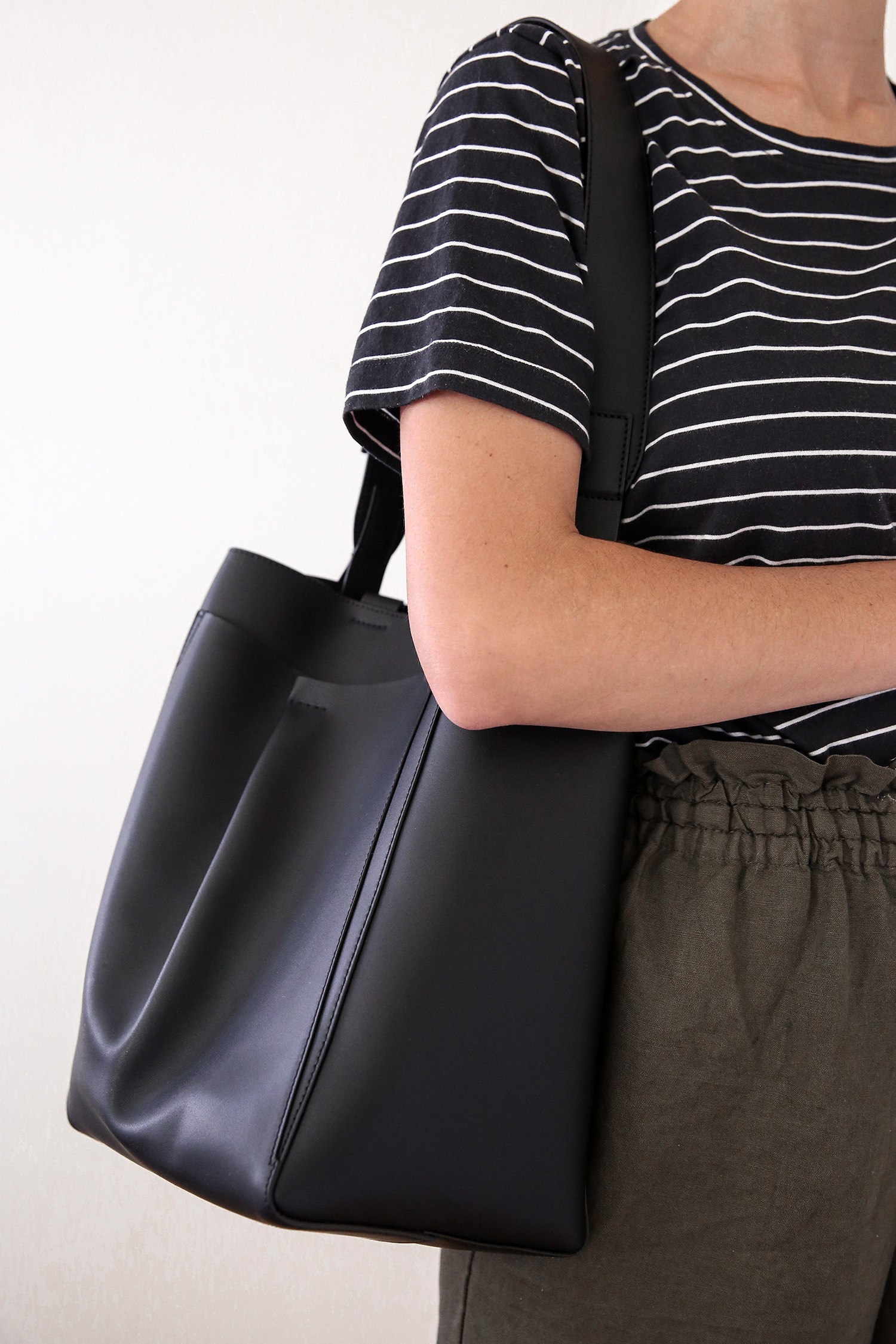 Everlane Studio Bag - A Great Dupe for Celine Sangle Bag - whatveewore