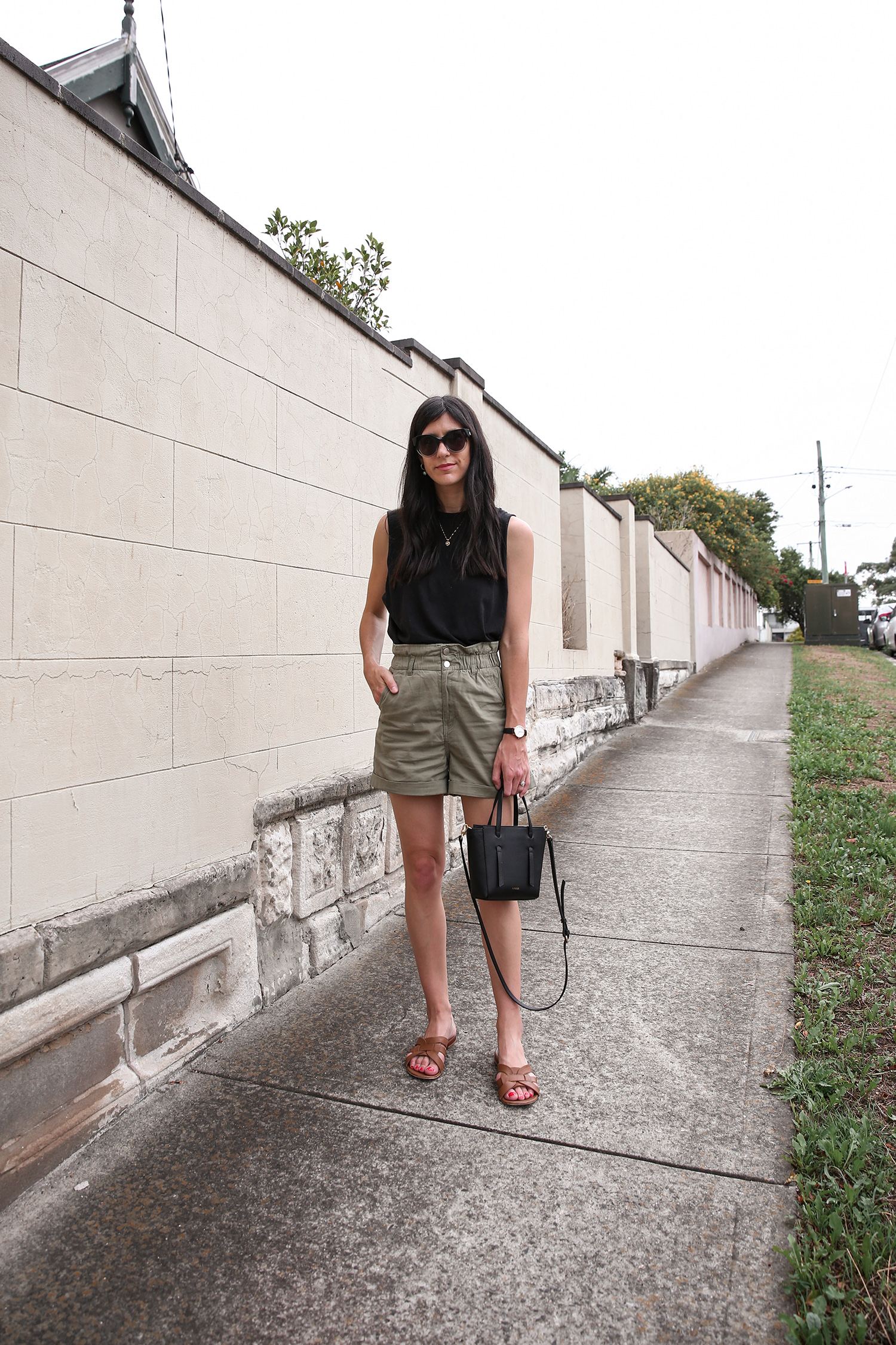 Post Pregnancy Neutral Summer Outfit Idea H&M shorts