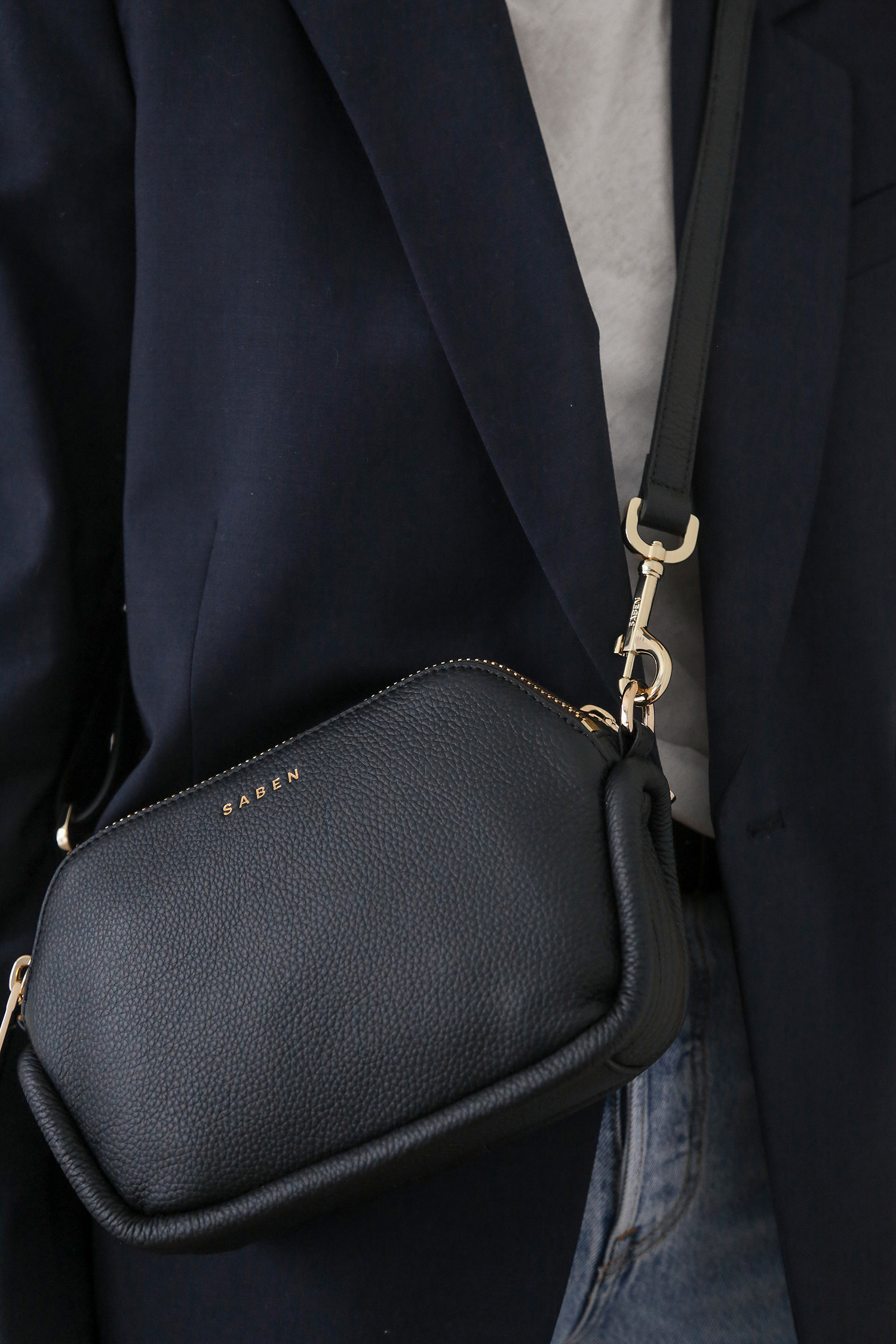 Parisian chic style blazer tee and jeans with crossbody handbag