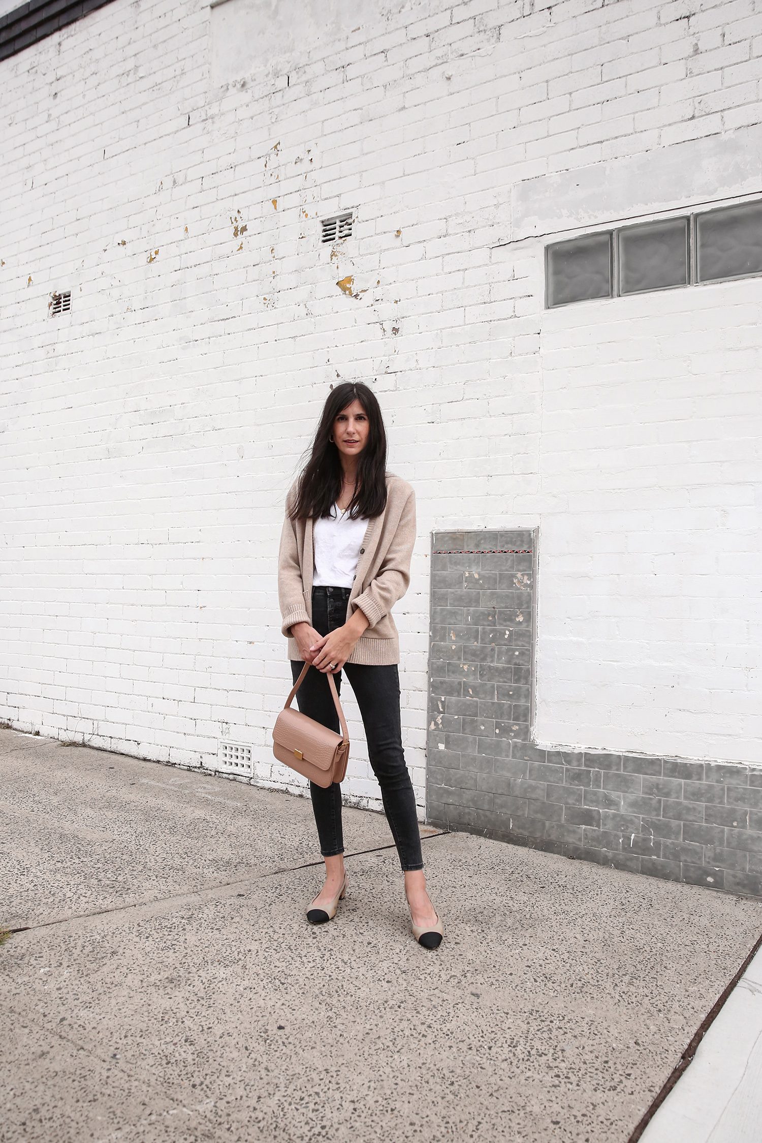 Simple mom style outfit neutral tones