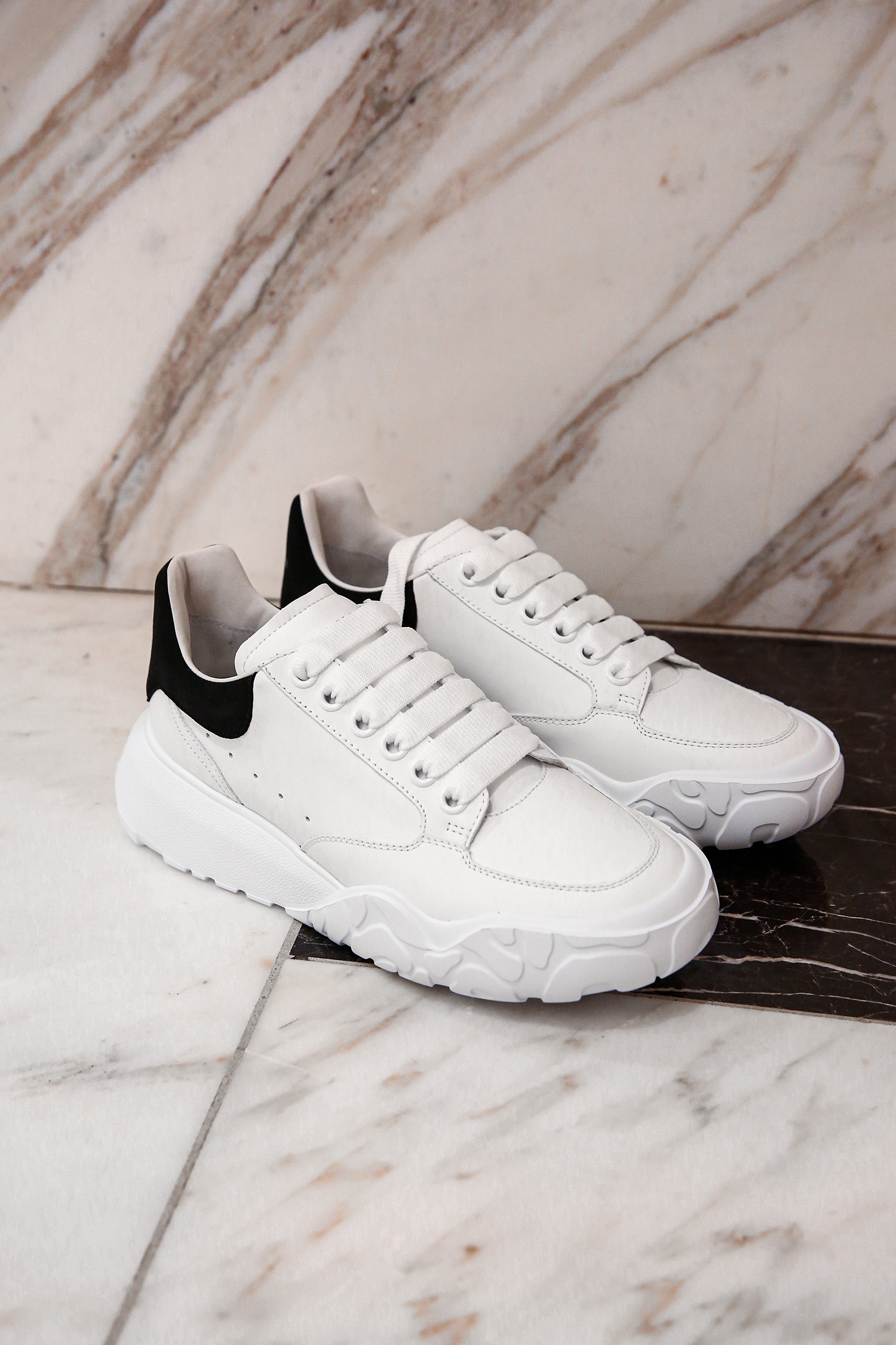 Alexander McQueen sneakers T Galleria by DFS