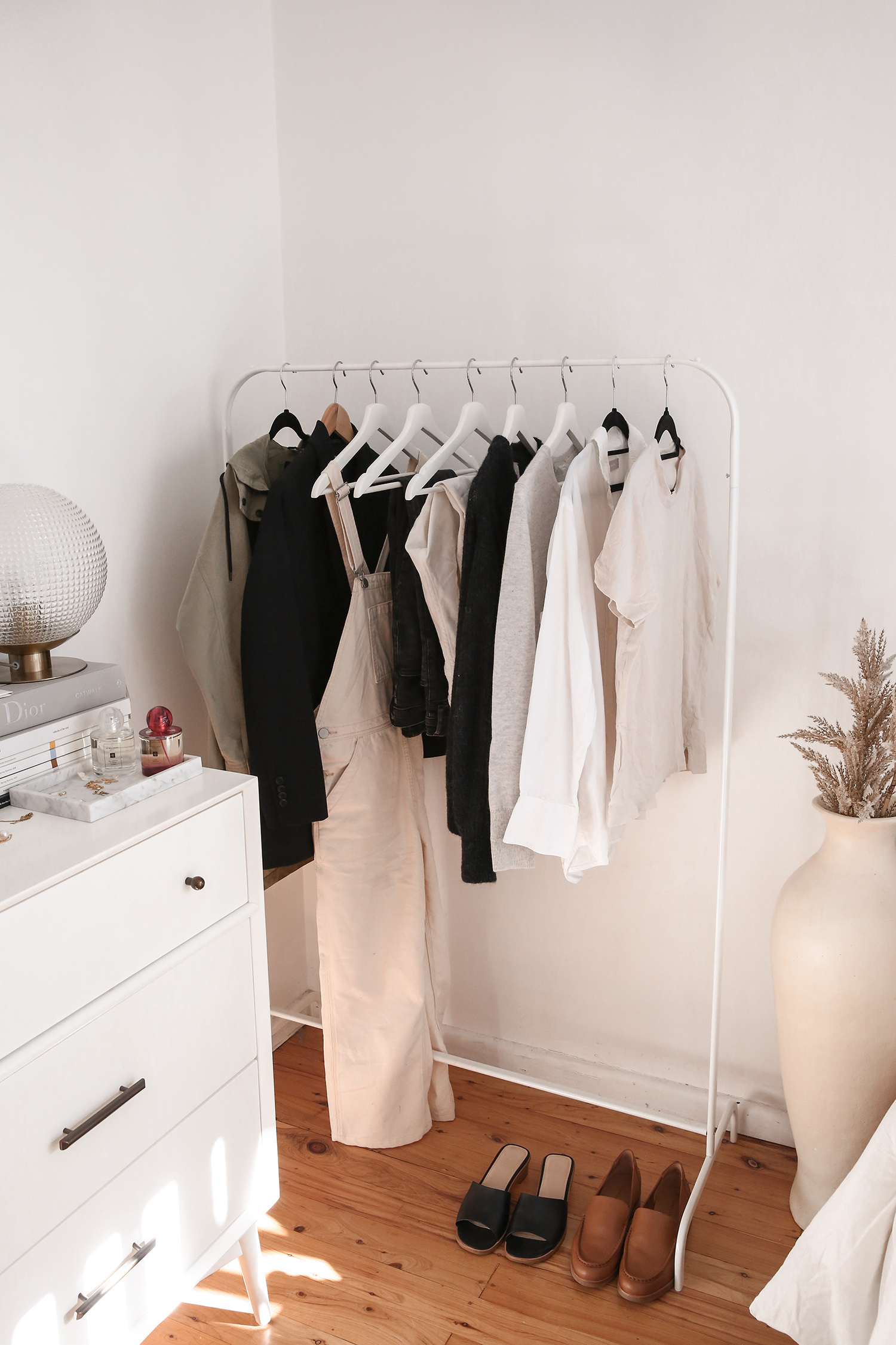 Minimal Autumn Capsule Wardrobe Neutral Tones