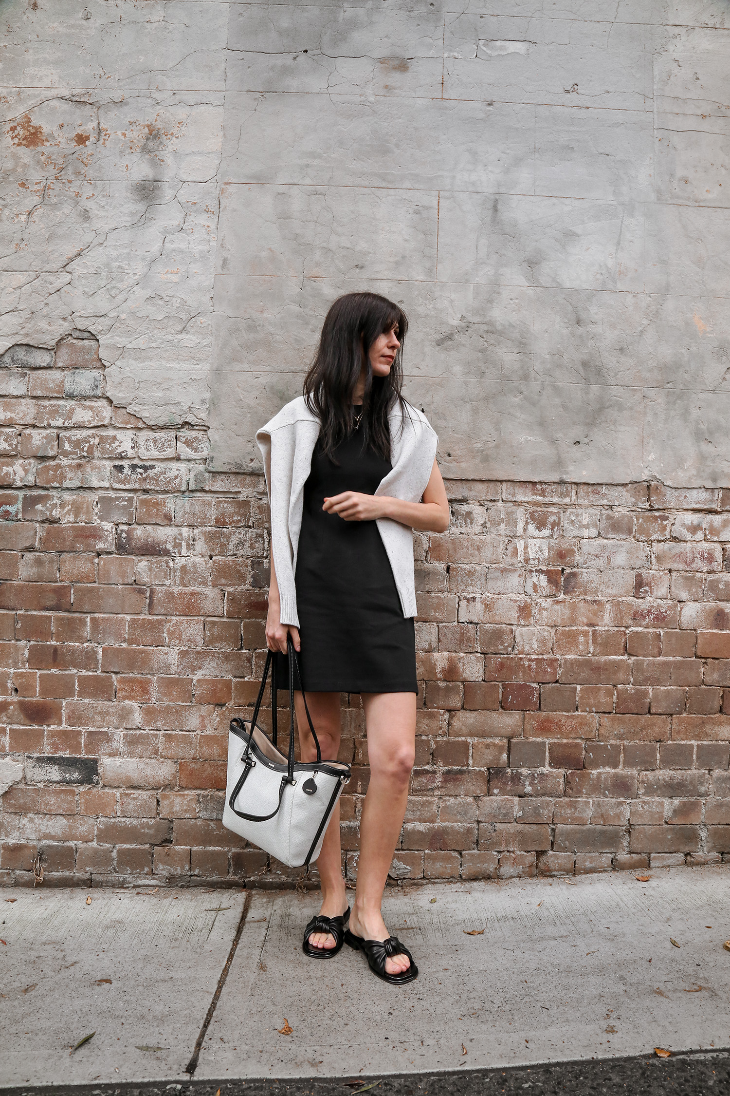 Unboxing my new tote bag that I'll be wearing all spring and summer!