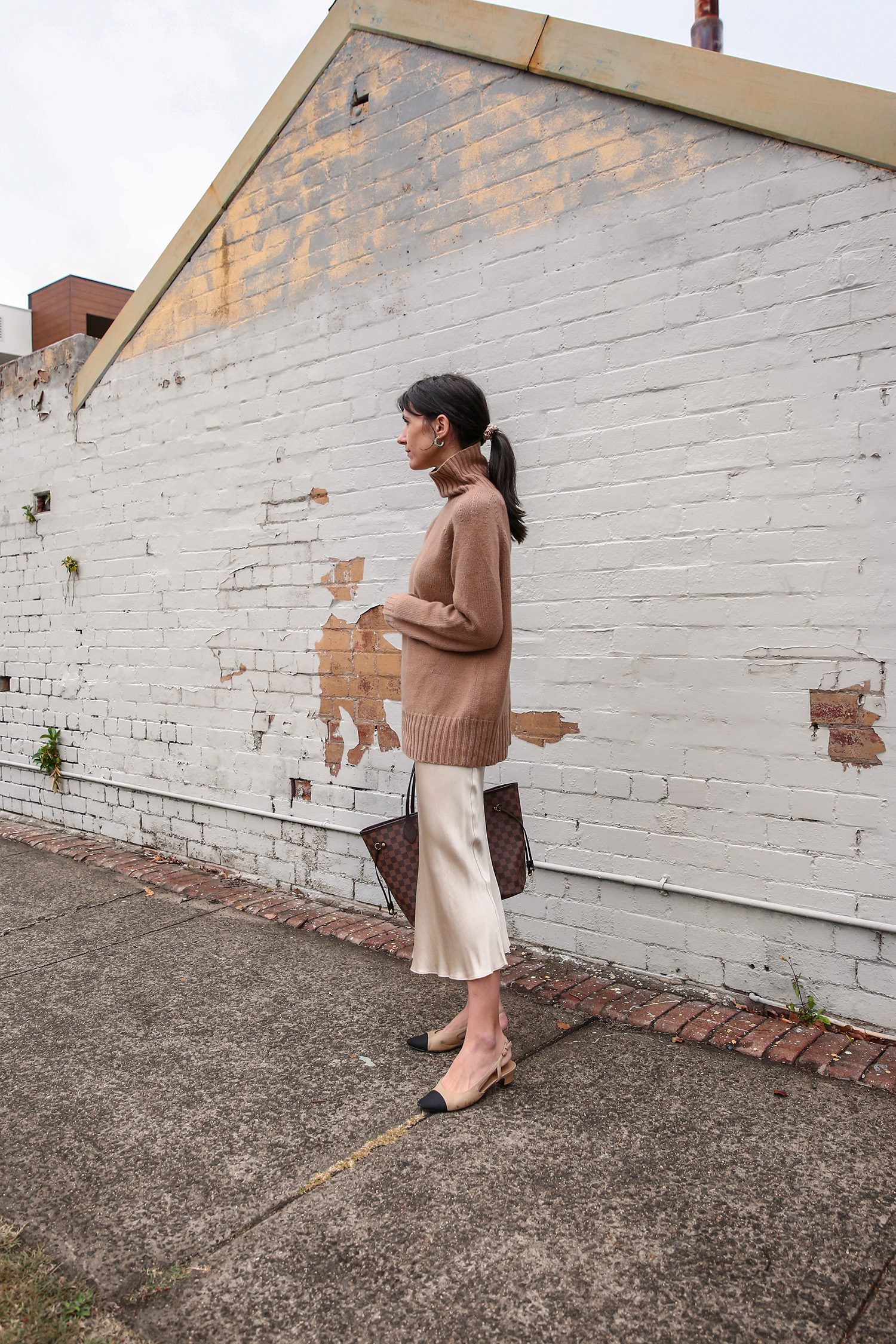 Neutral toned outfit feminine Parisian style