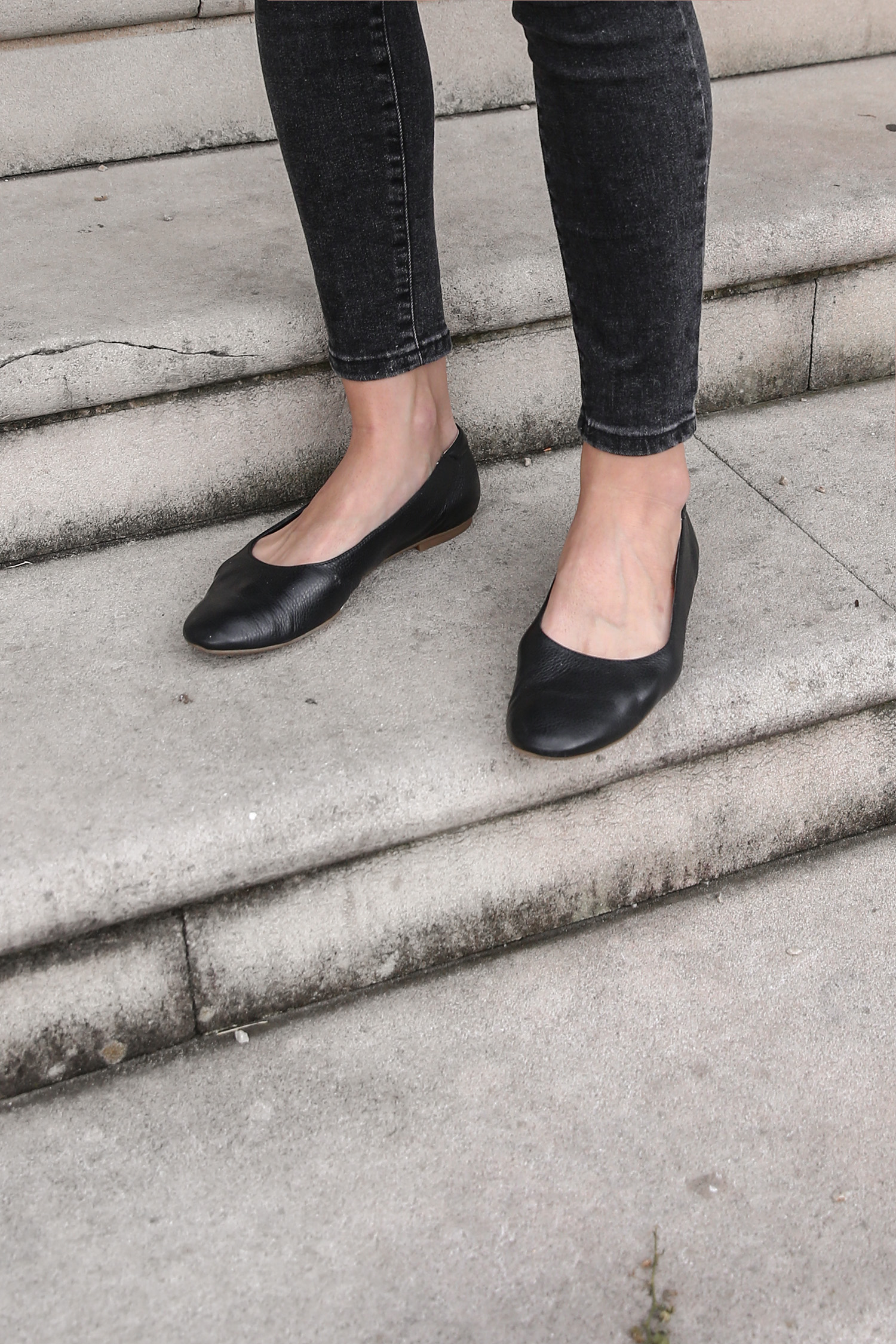 Minimal Style outfit Oliver Cabell dream flats in black