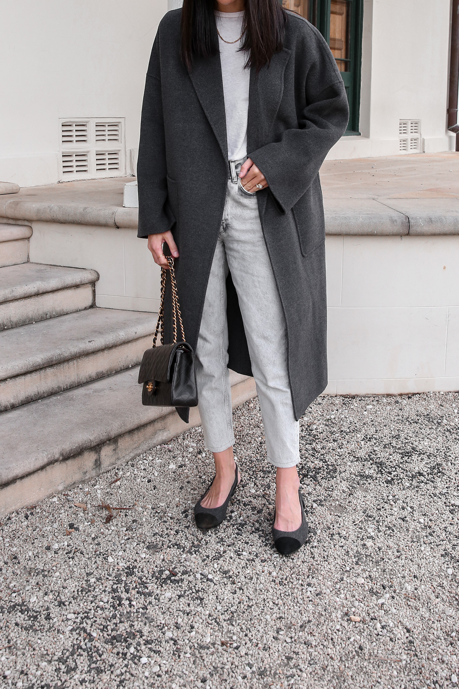 Minimal Scandi Chic Outfit in monochrome streestyle