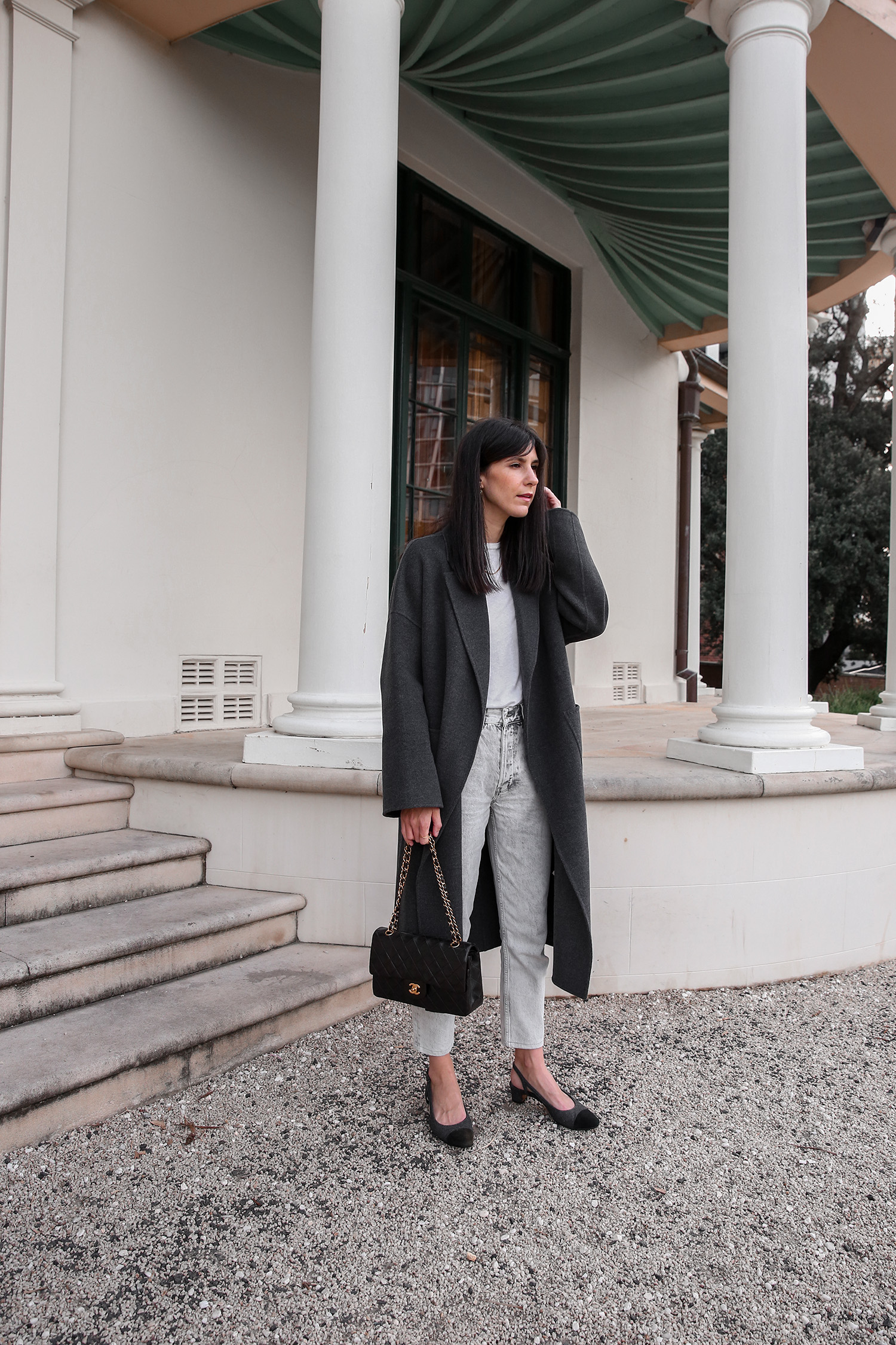 Minimal Scandi Chic Outfit in monochrome streestyle