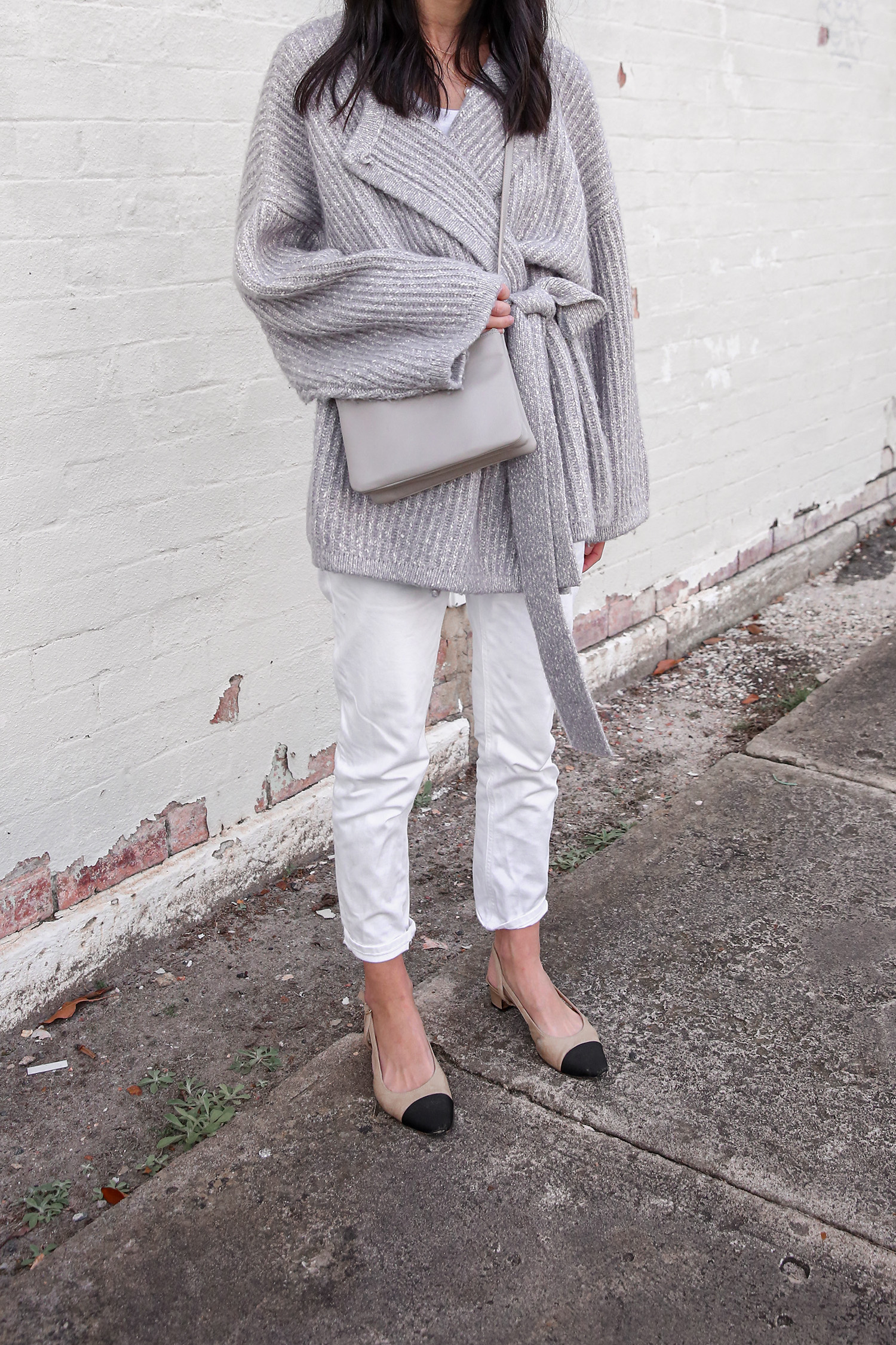 Minimal style outfit with straight leg jeans and chunky knit