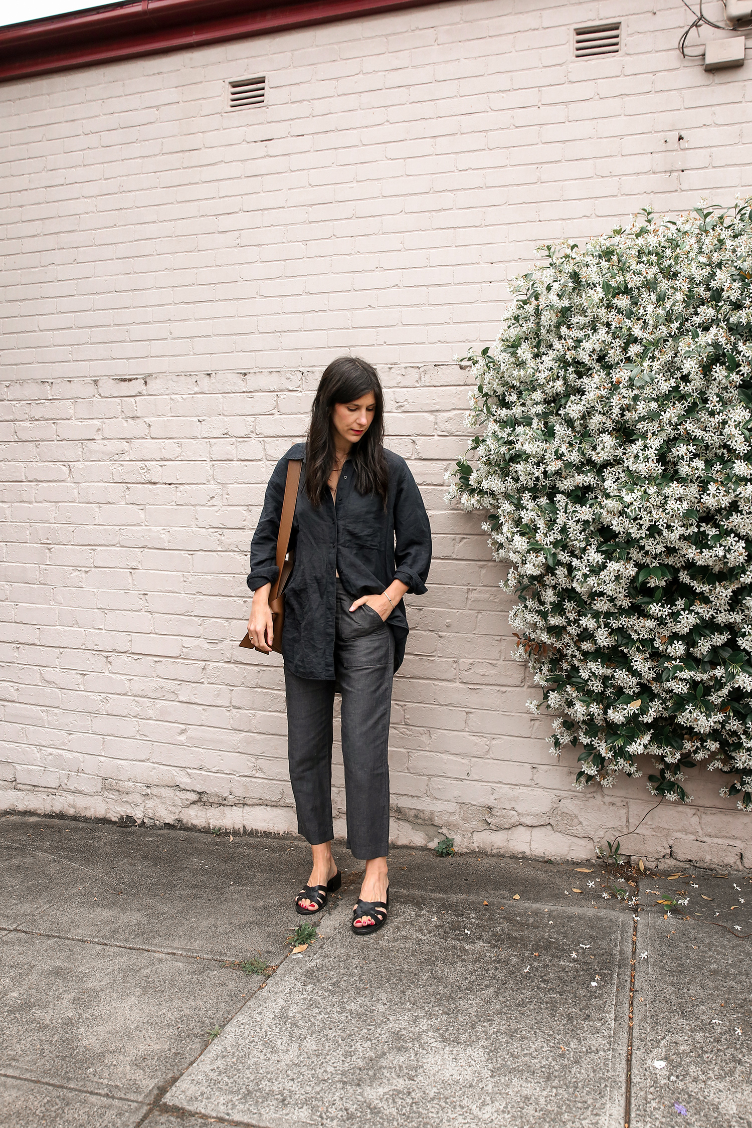 Black monochrome minimalist outfit wearing COS black linen shirt and Sussan carpenter pants