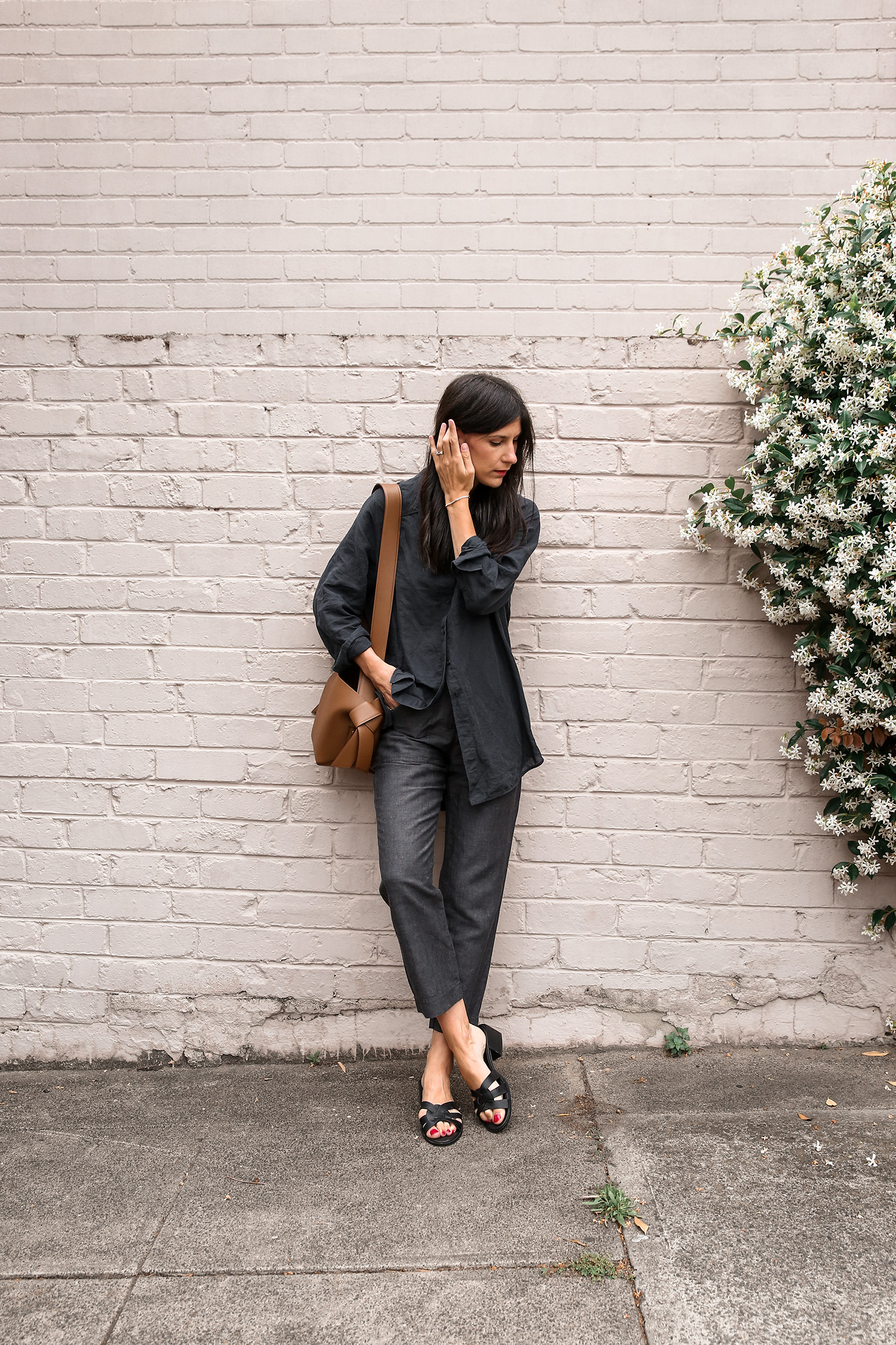 Black monochrome minimalist outfit wearing COS black linen shirt and Sussan carpenter pants