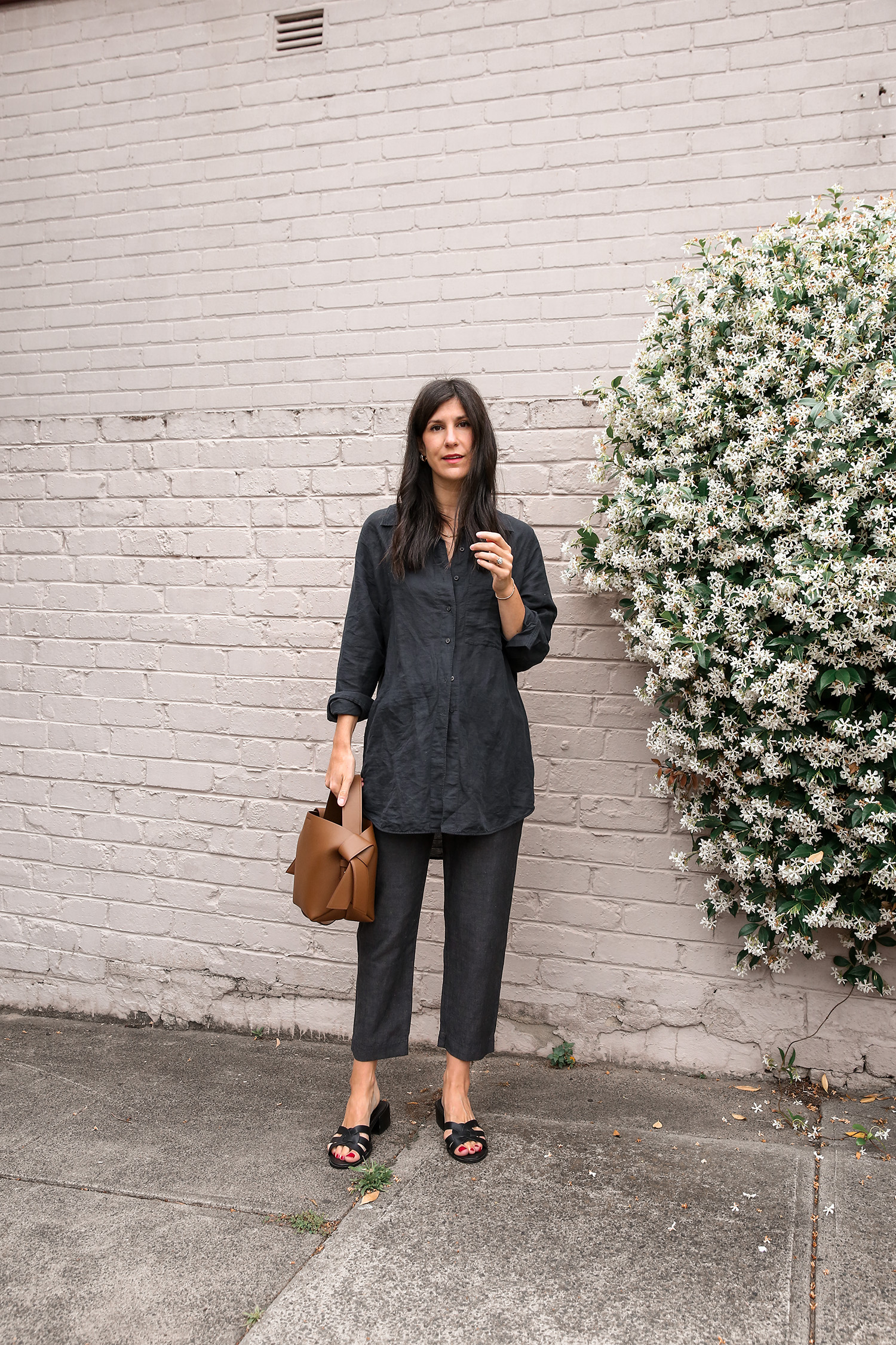 Black monochrome minimalist outfit wearing COS black linen shirt and Sussan carpenter pants