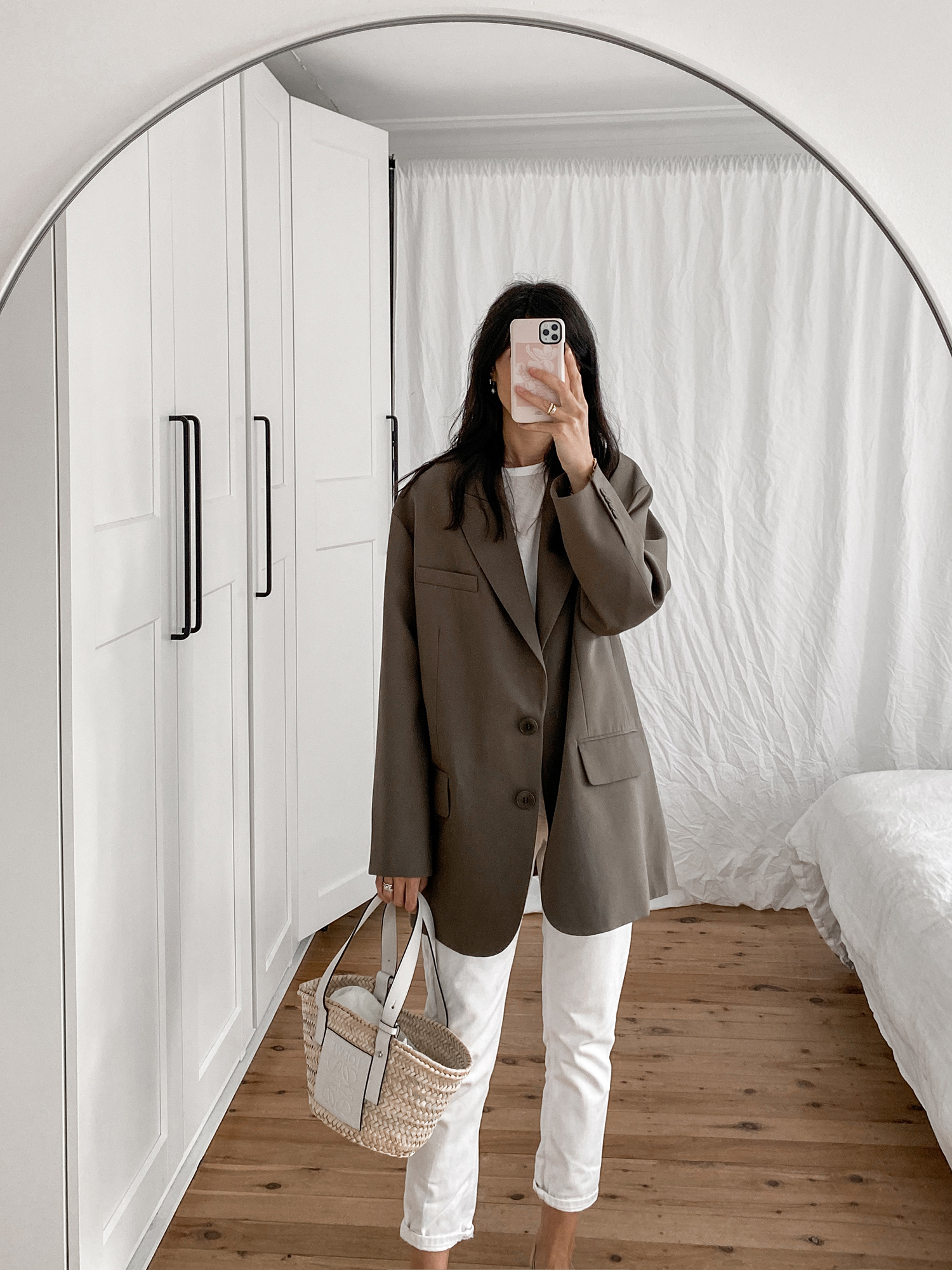 Minimal neutral outfit wearing Everlane 90s cheeky straight jeans and Tibi Liam blazer