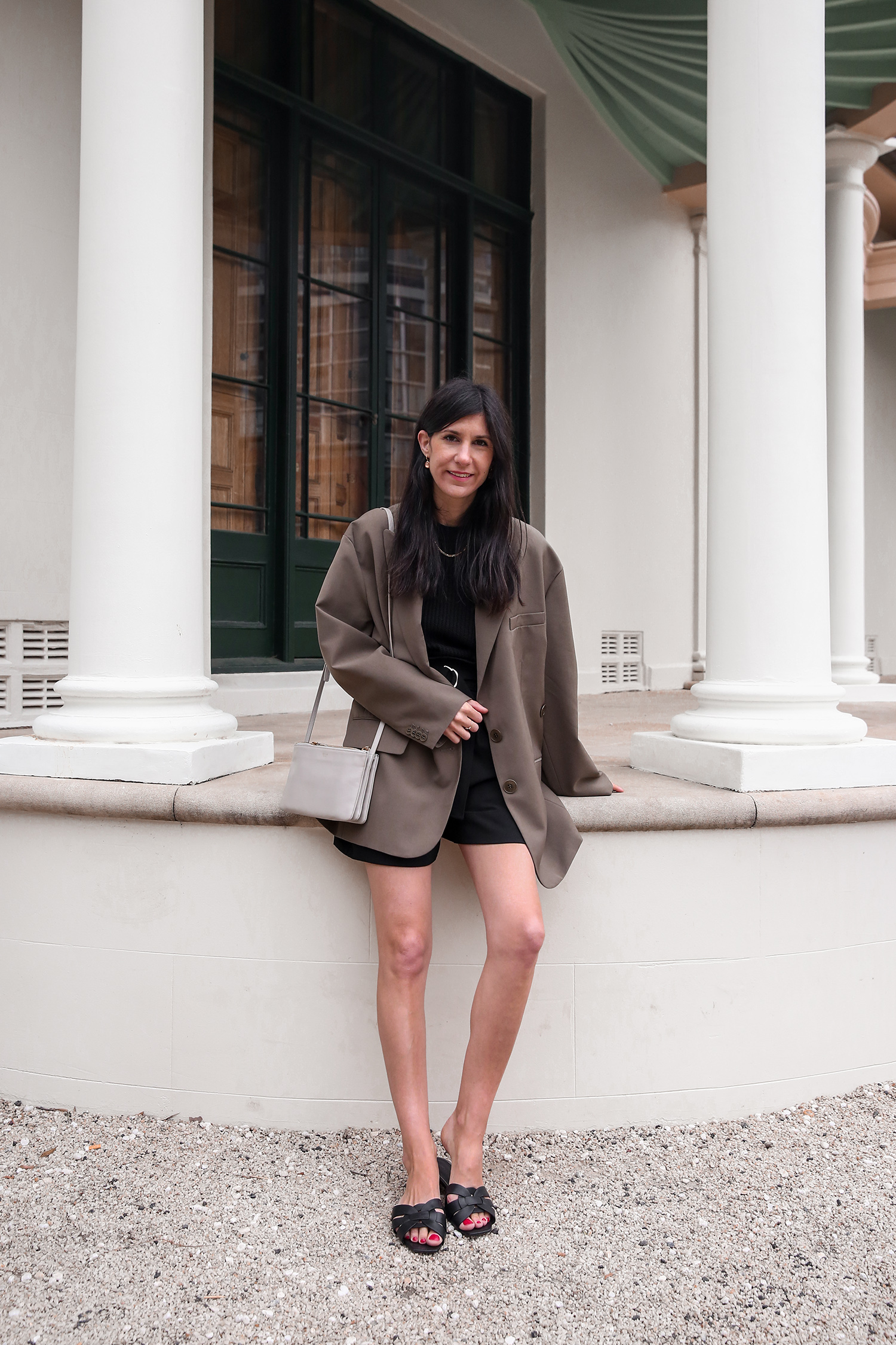 det tvivler jeg på Klassificer Holde OOTD: Oversized blazer with shorts | Mademoiselle | A Minimal Style Fashion  Blog
