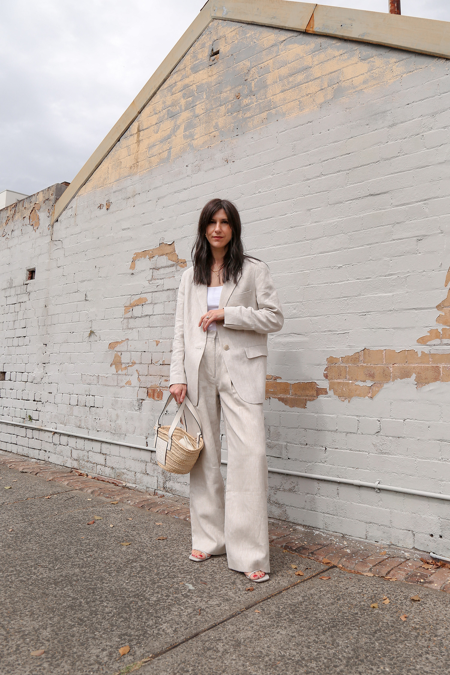 Full neutral linen suit spring summer style