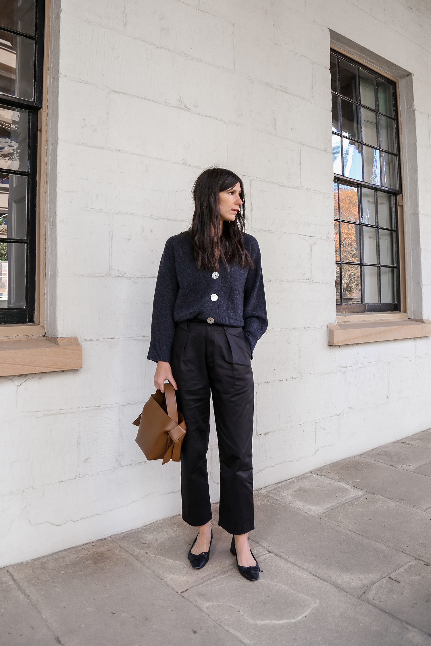 Minimalist Parisian Chic autumn transitional season outfit