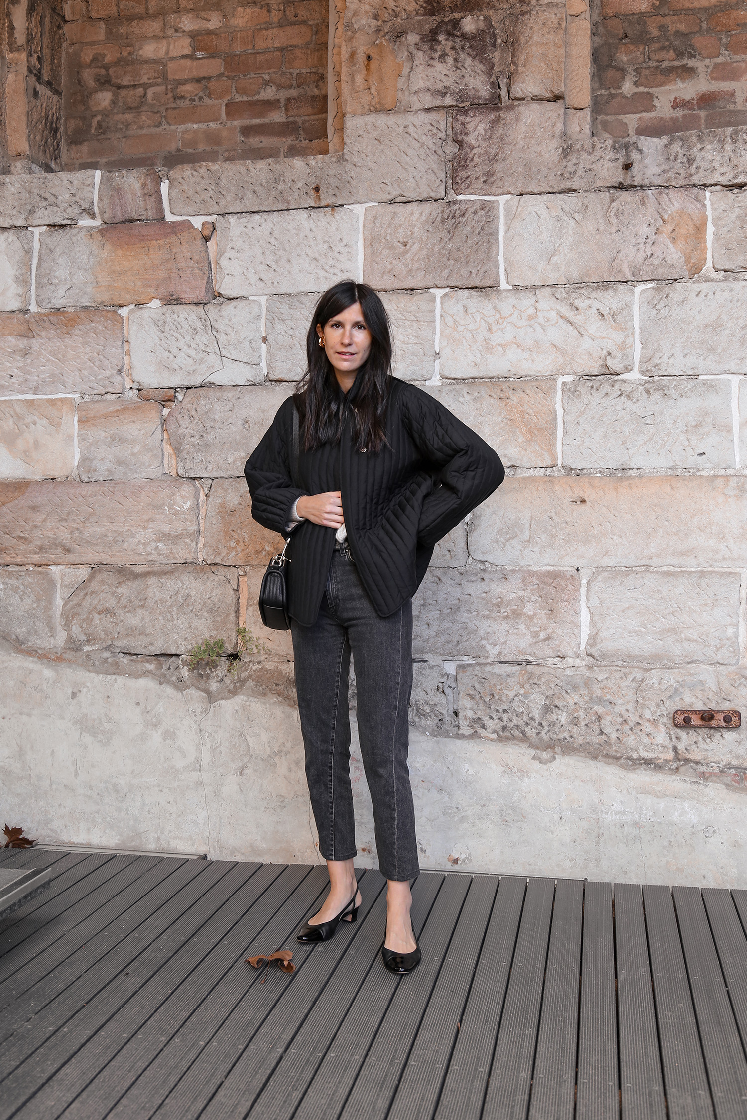 Minimalist style all black outfit scandi chic