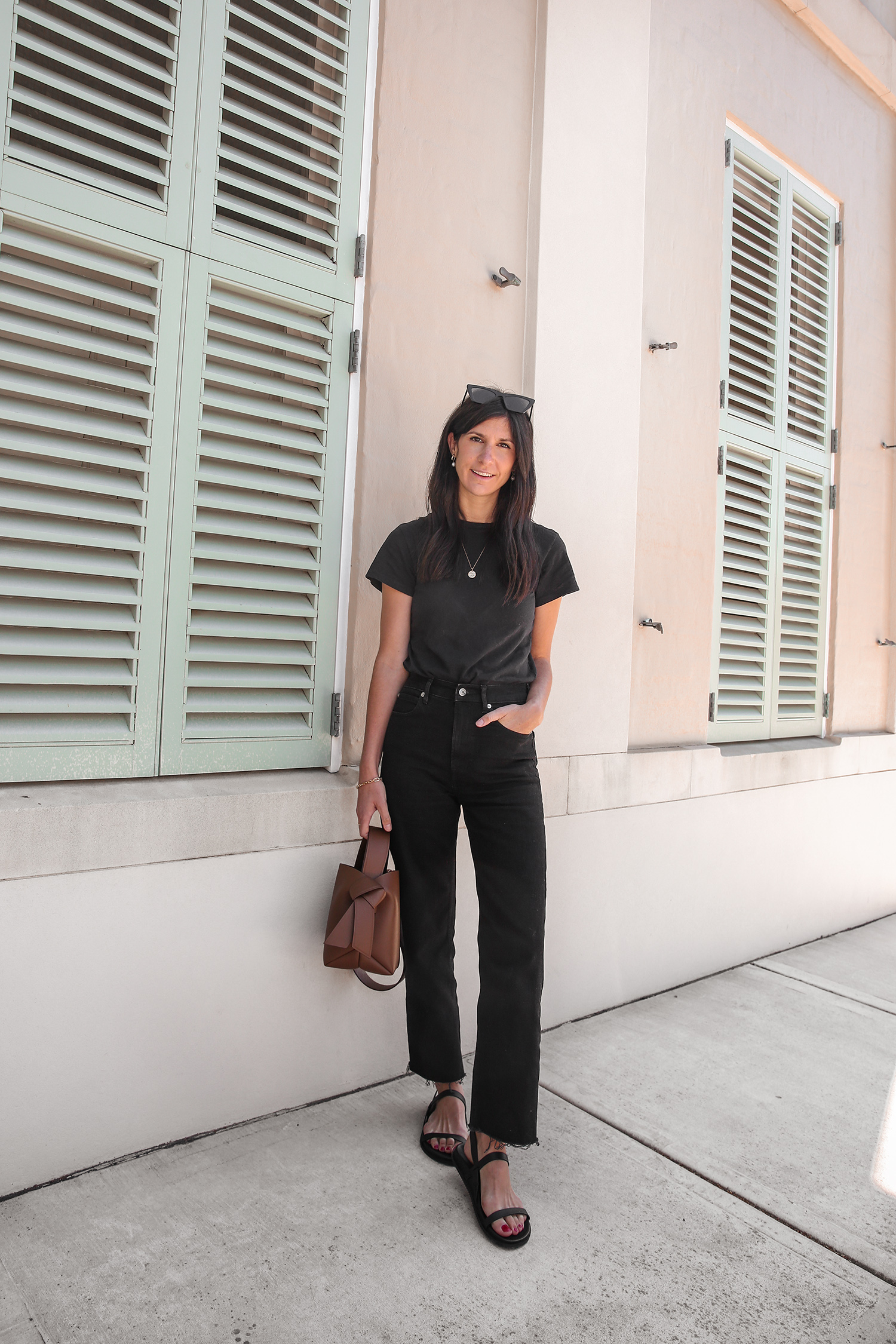 Minimal all black outfit street style with camel bag