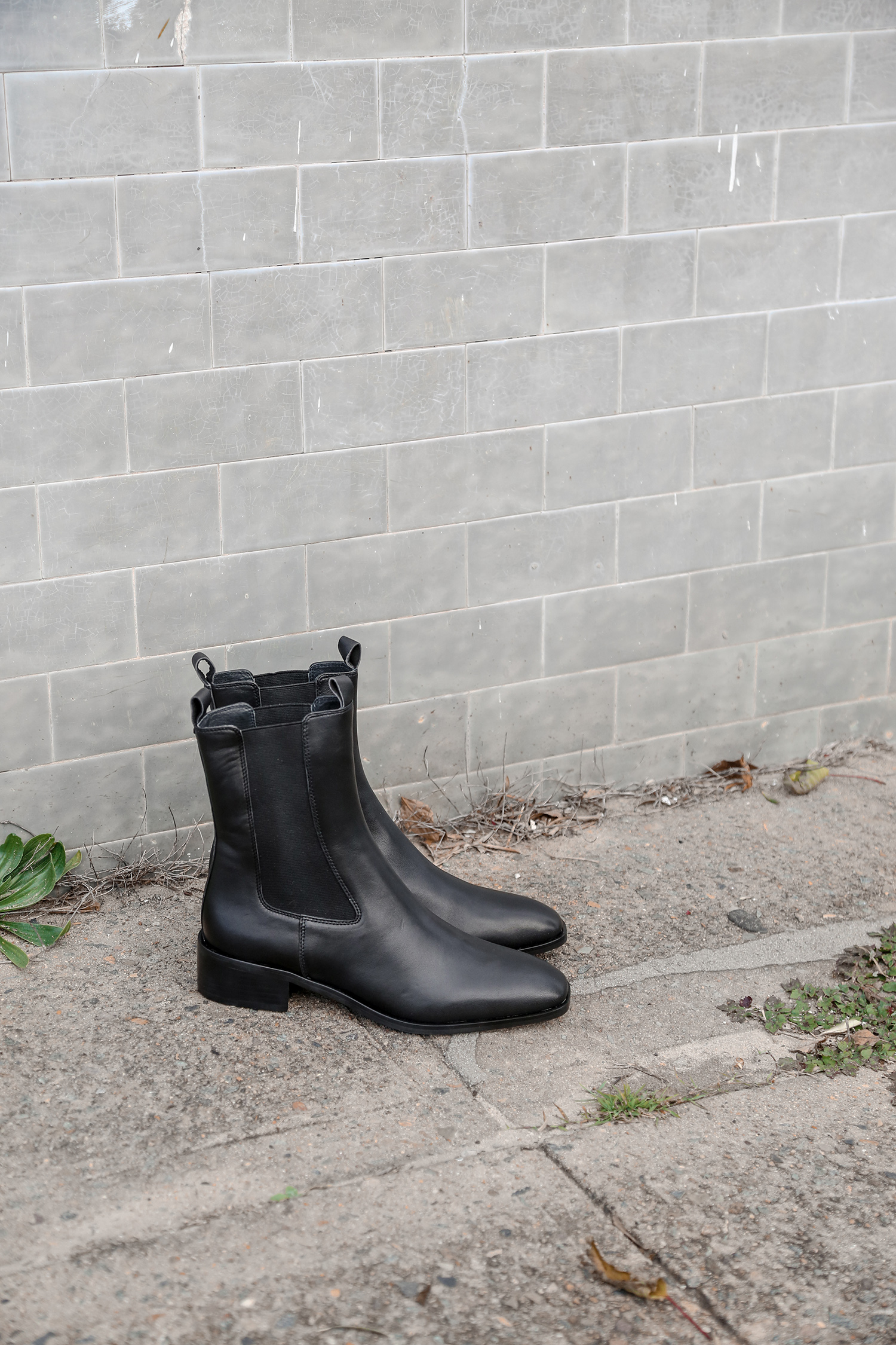 AERE Label black leather Chelsea boots