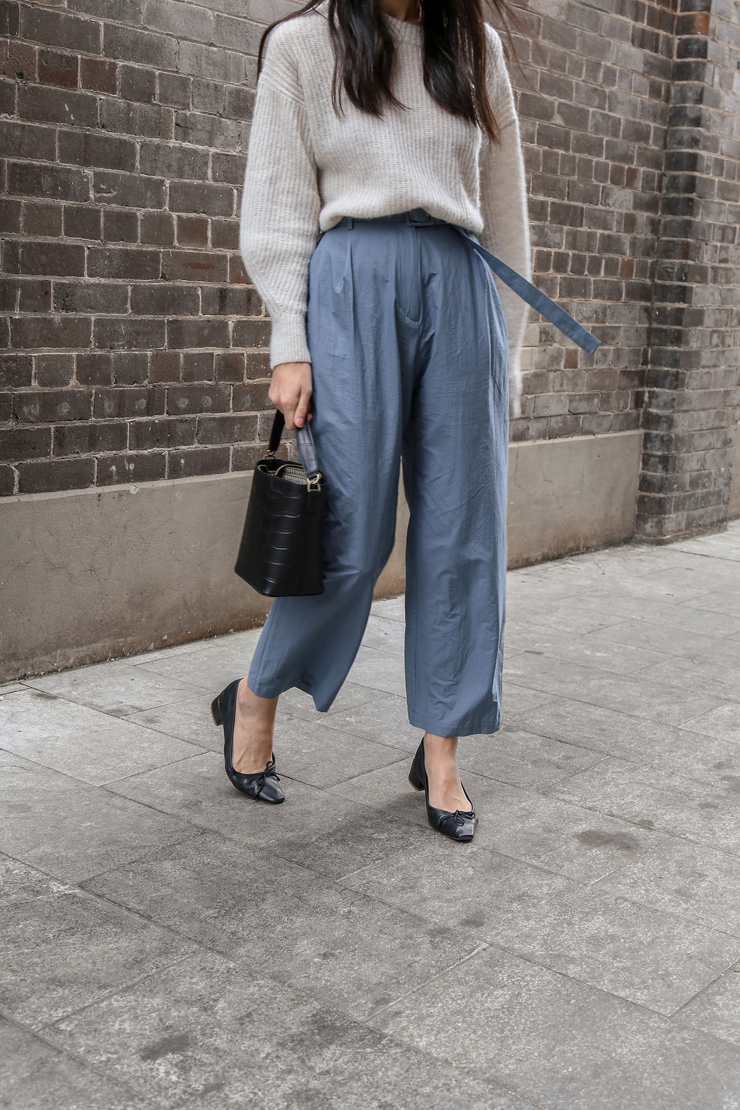 Minimal Parisian style neutral outfit streetstyle