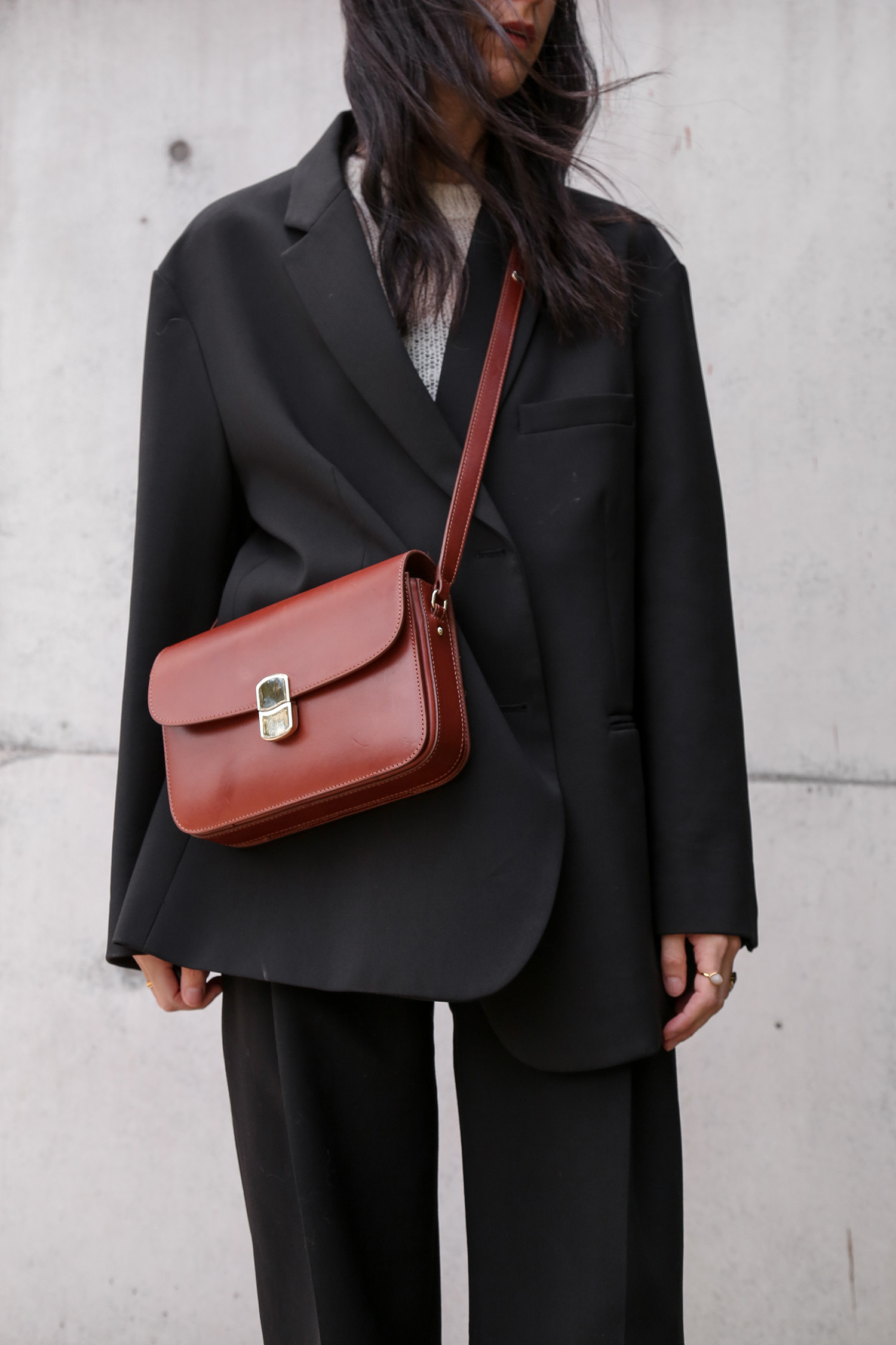 Minimal style all black outfit with tan bag