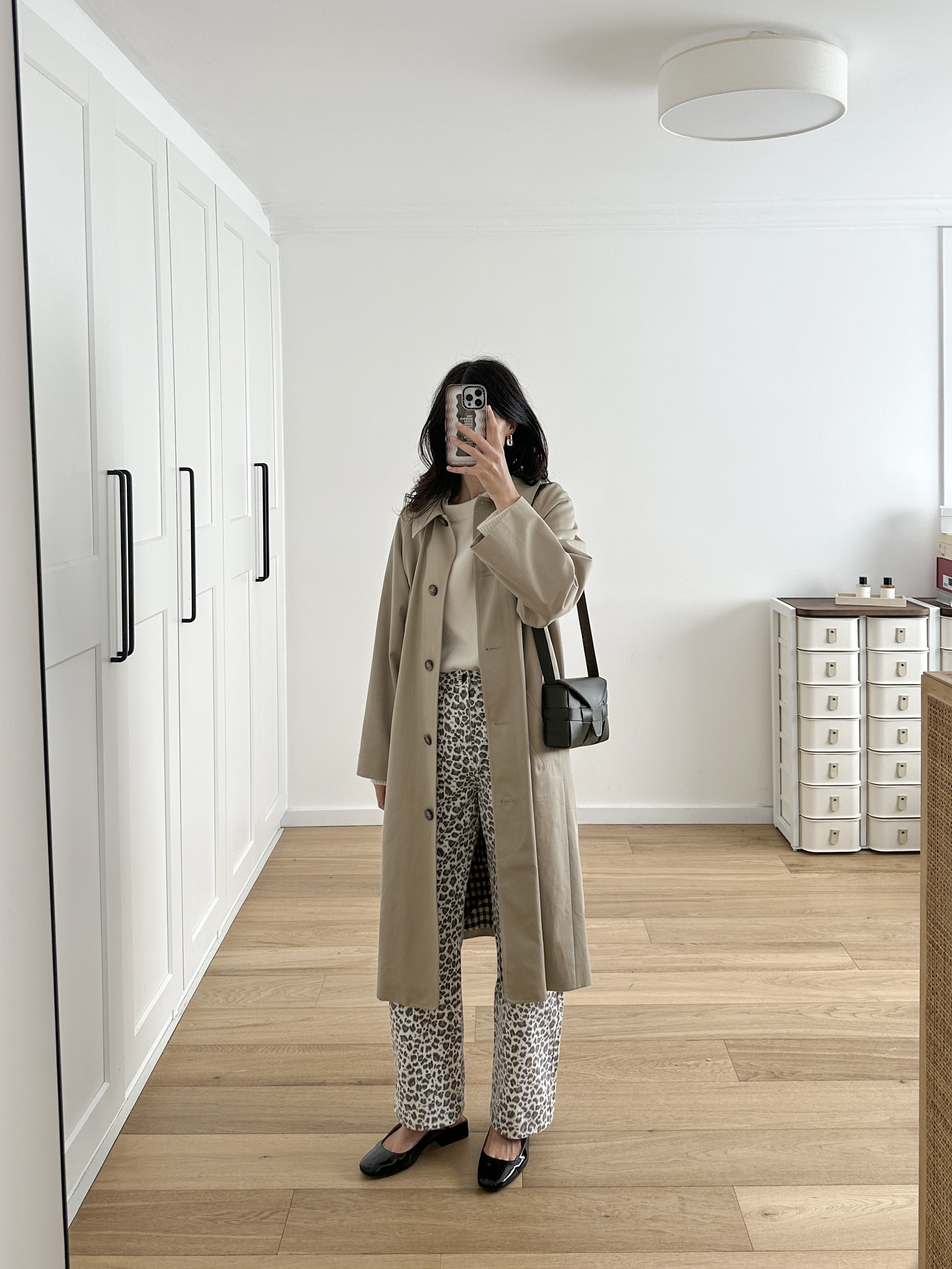 Styling leopard print jeans for an easy neutral outfit
