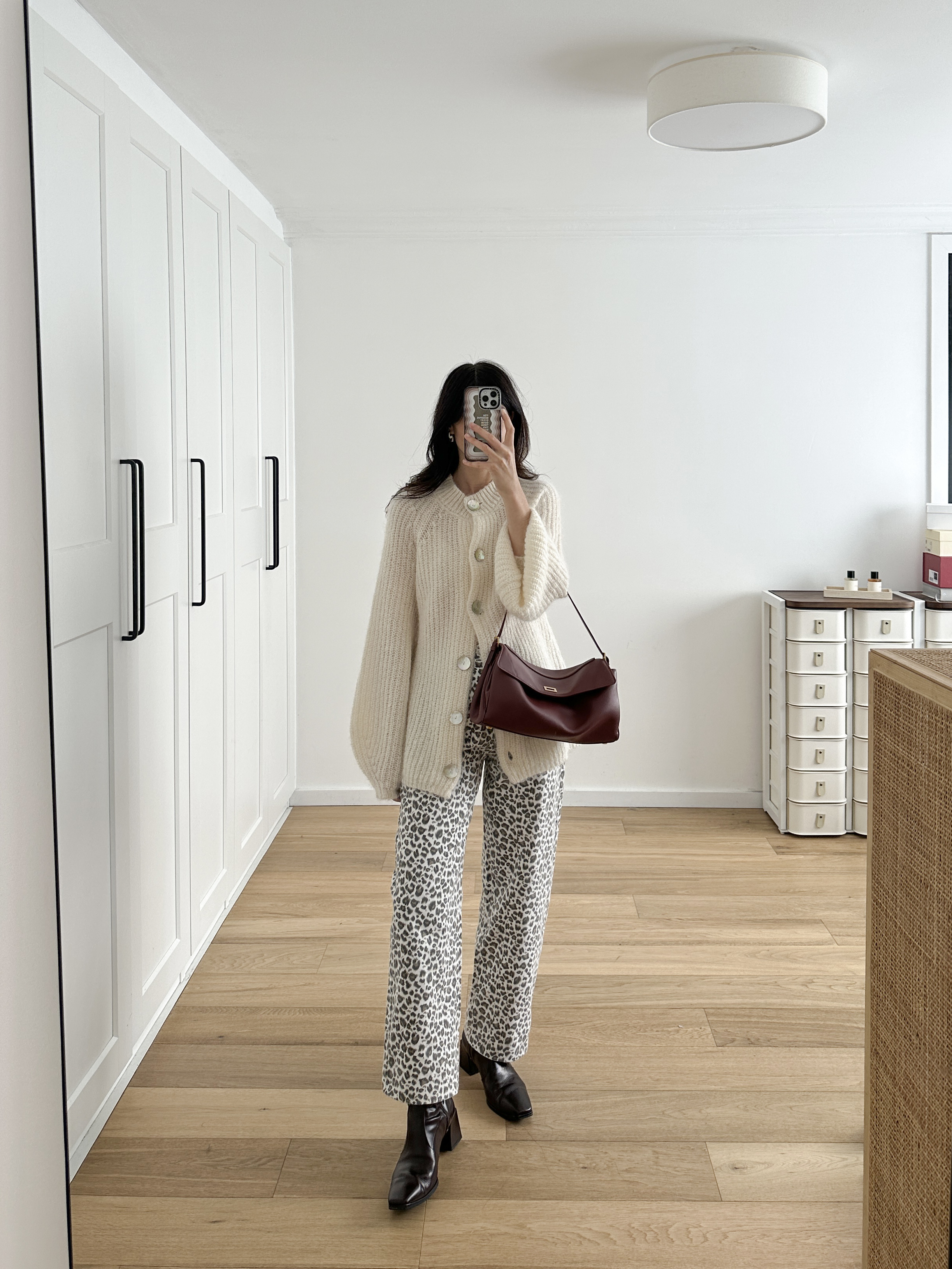 How to style leopard print jeans in 2025
