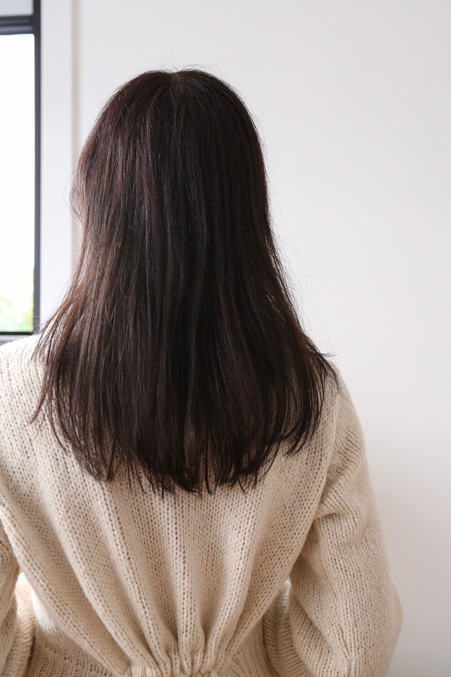 Shoulder Length hair blow wave from behind