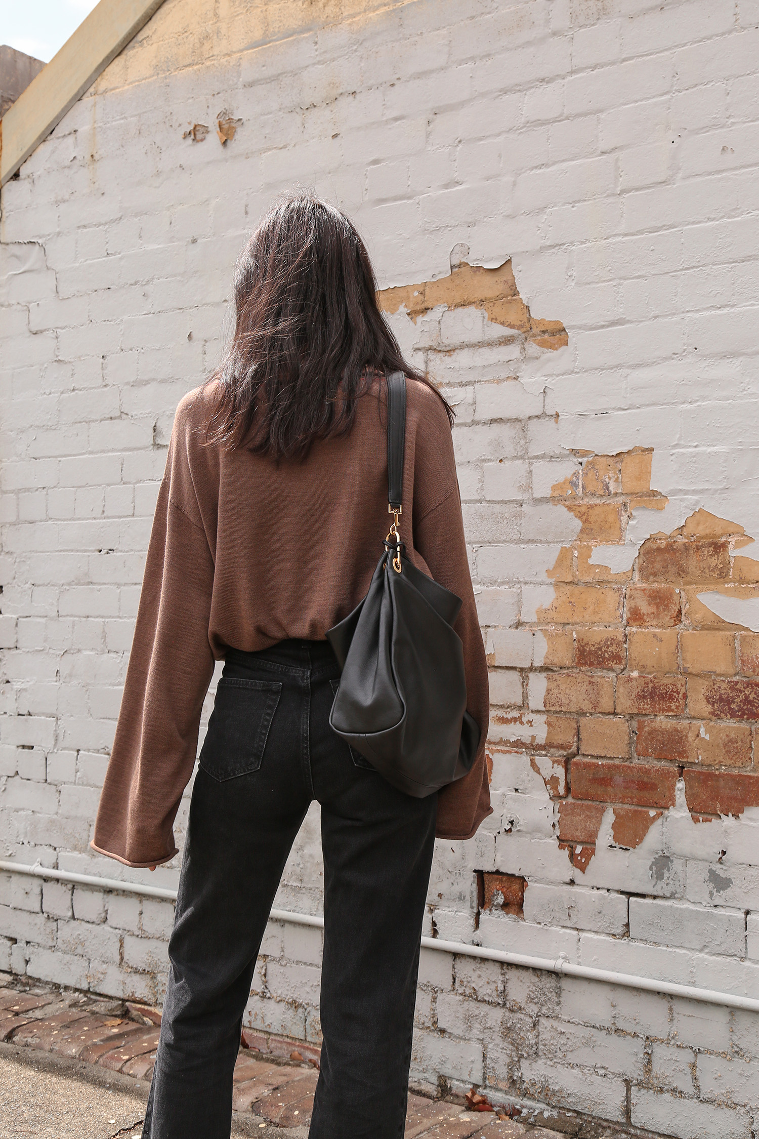 Demaker Bag with oversized knit sweater